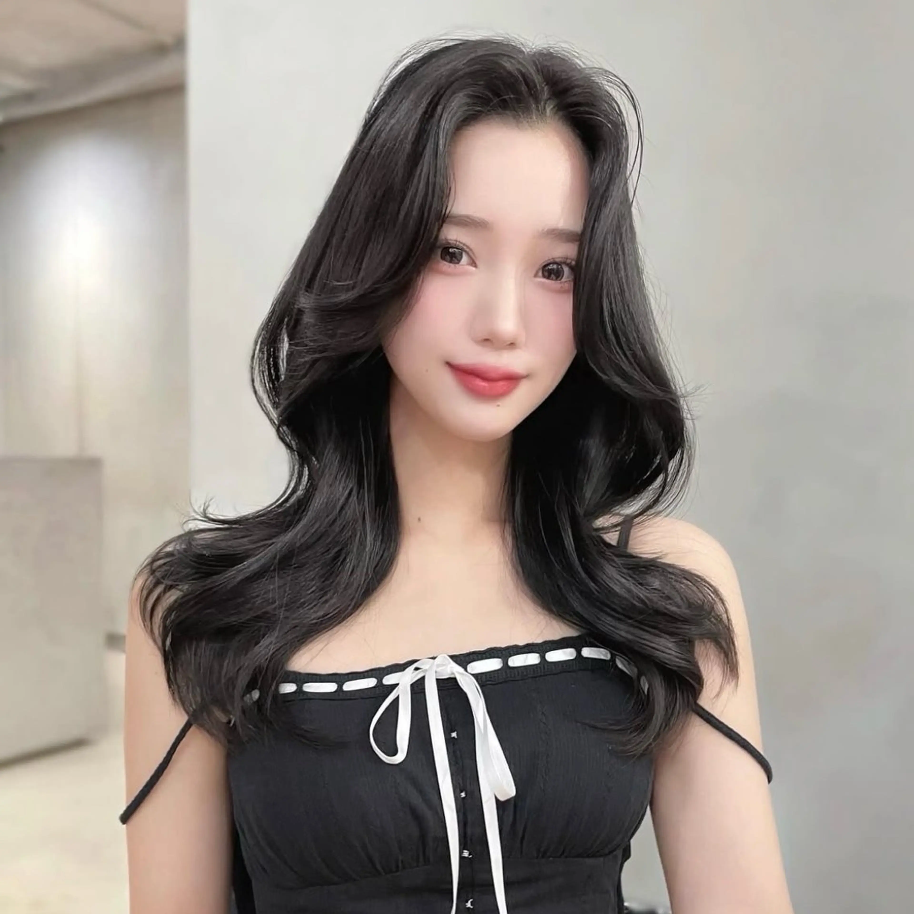 ミディアム カラー ミディアムレイヤー 伸ばしかけ レイヤーカット モテ韓国ヘア/ レイヤー🤍RIKAのヘアスタイル