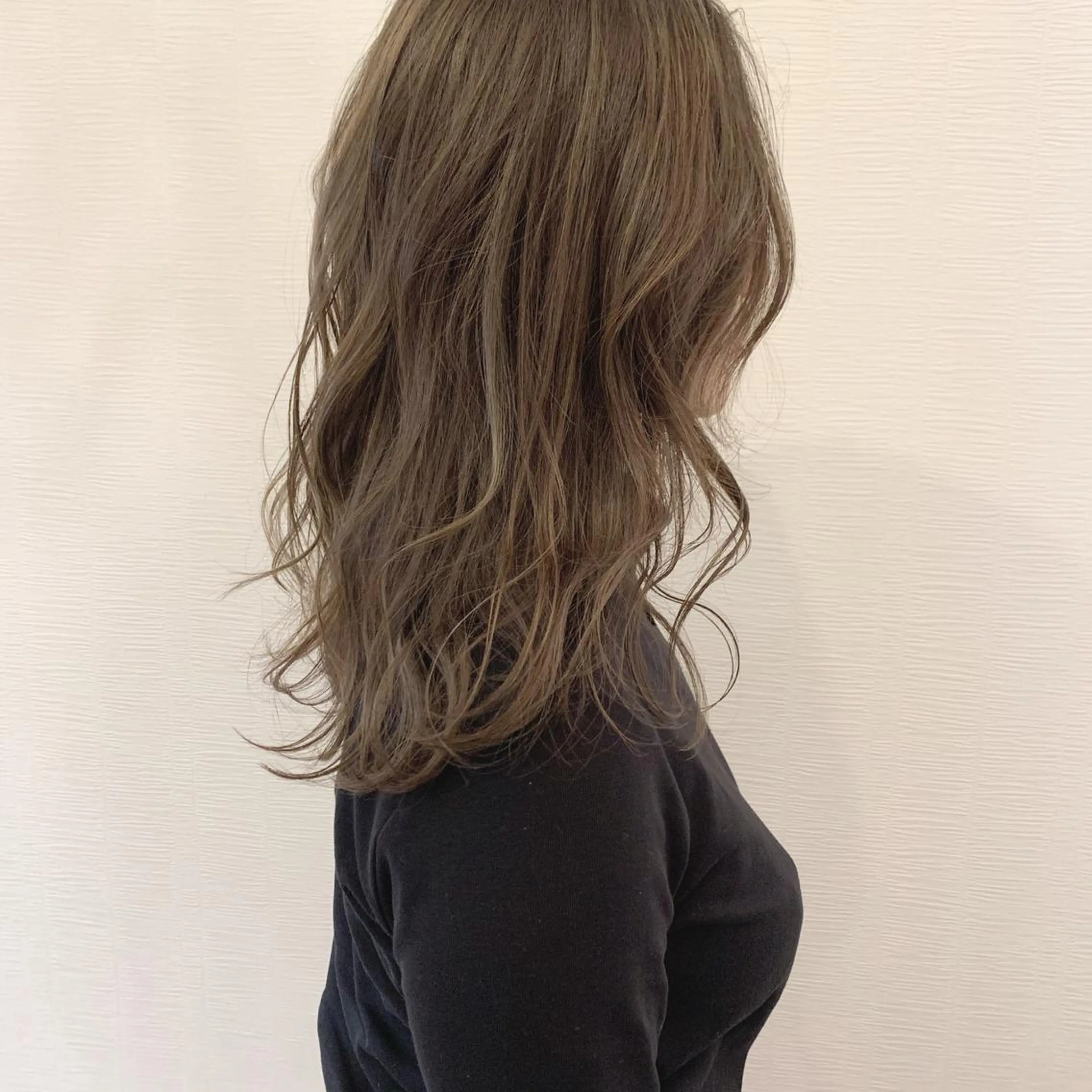 ミディアム カラー ブリーチ 透明感カラー グラデーションカラー グレージュ ハイライトカラー toiro by lien hair atelier所属・池田 真由美のヘアスタイル