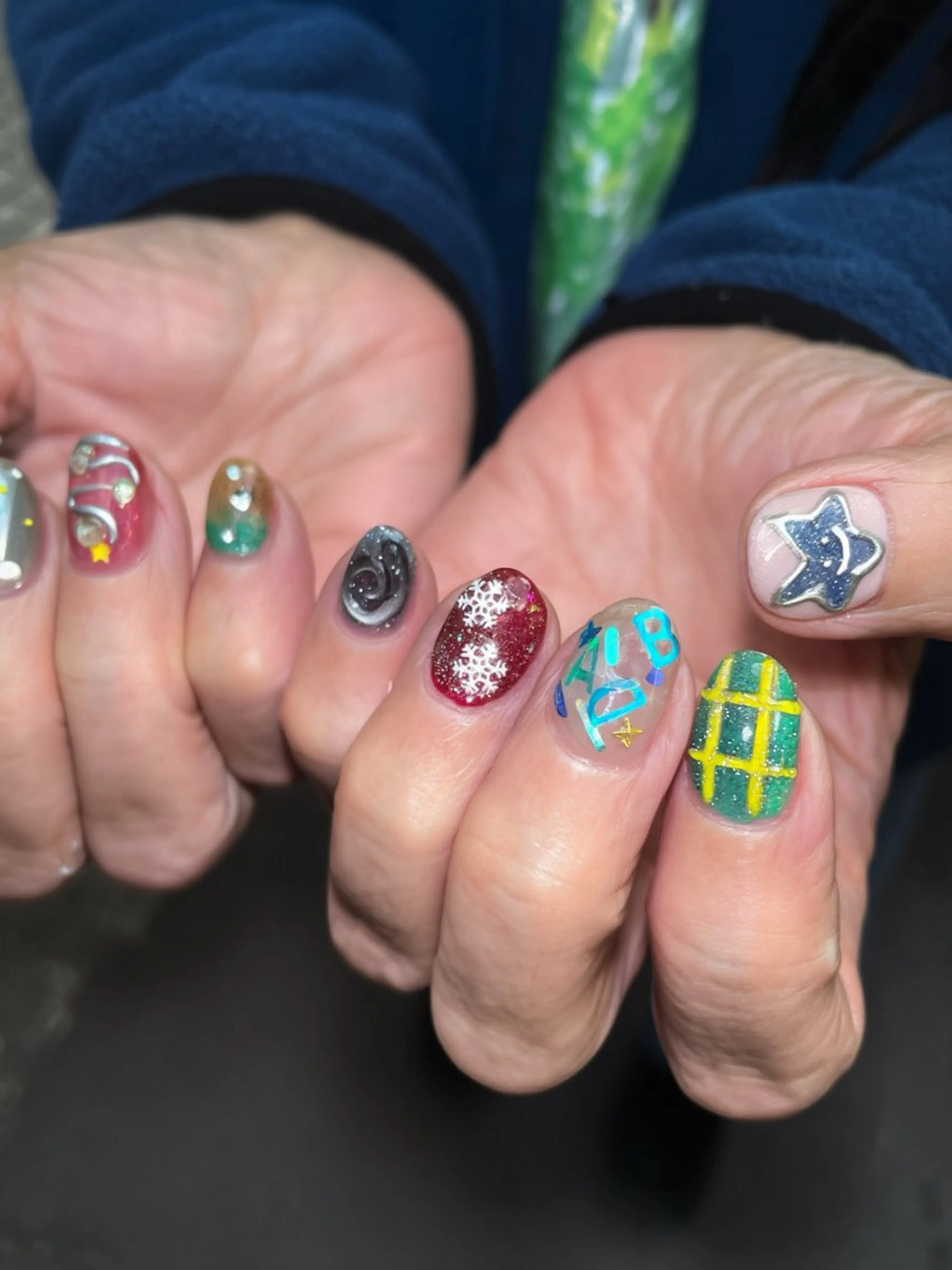 ミディアム クリスマス ハンドネイル フットネイル oak nail所属・myuone ☆miyuのネイルデザイン