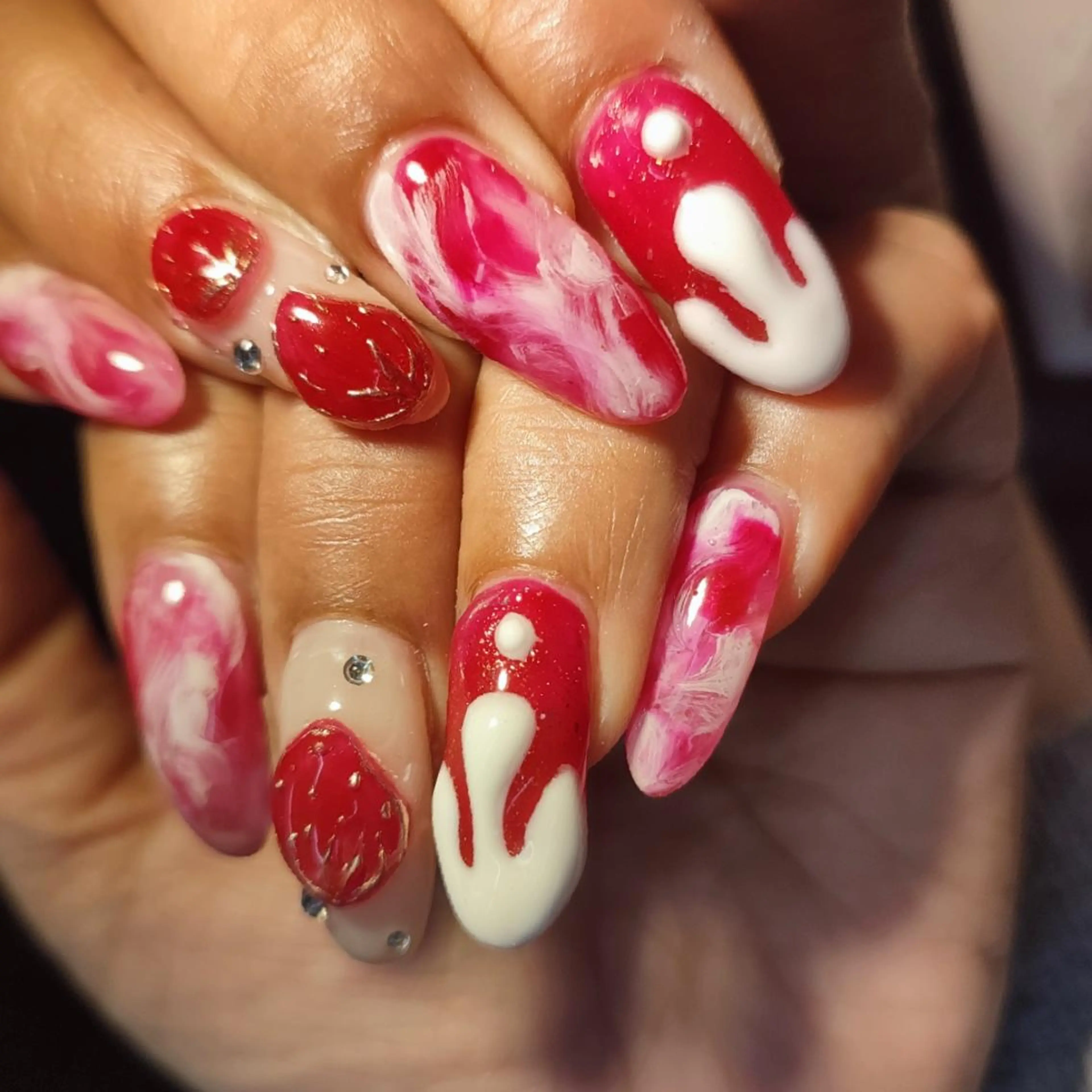 ネイル ハンドネイル RUNWAY 　　の眉毛・アイブロウイメージ