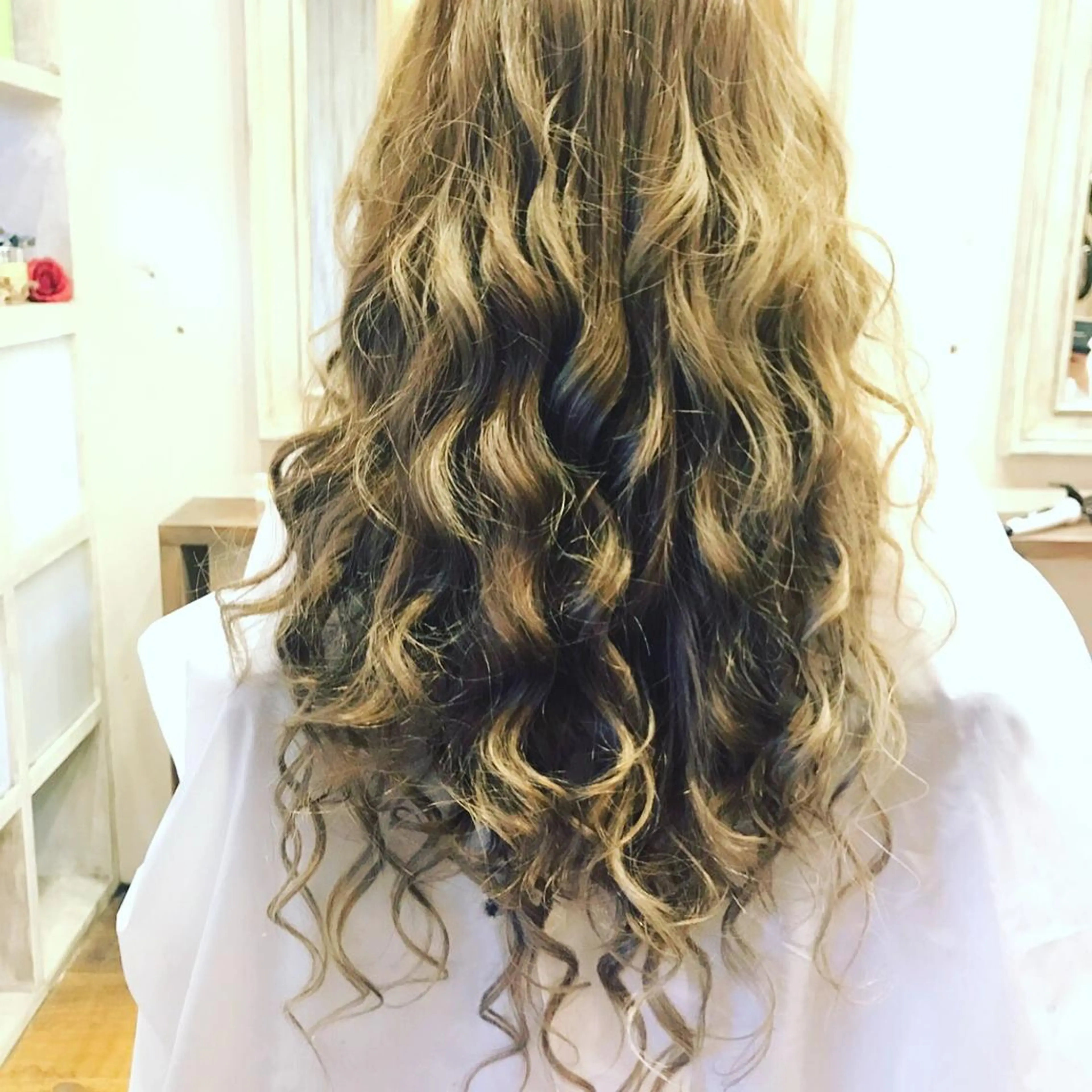 ロング ロング ケアブリーチ&シール エクステの店和田翔莉のヘアスタイル