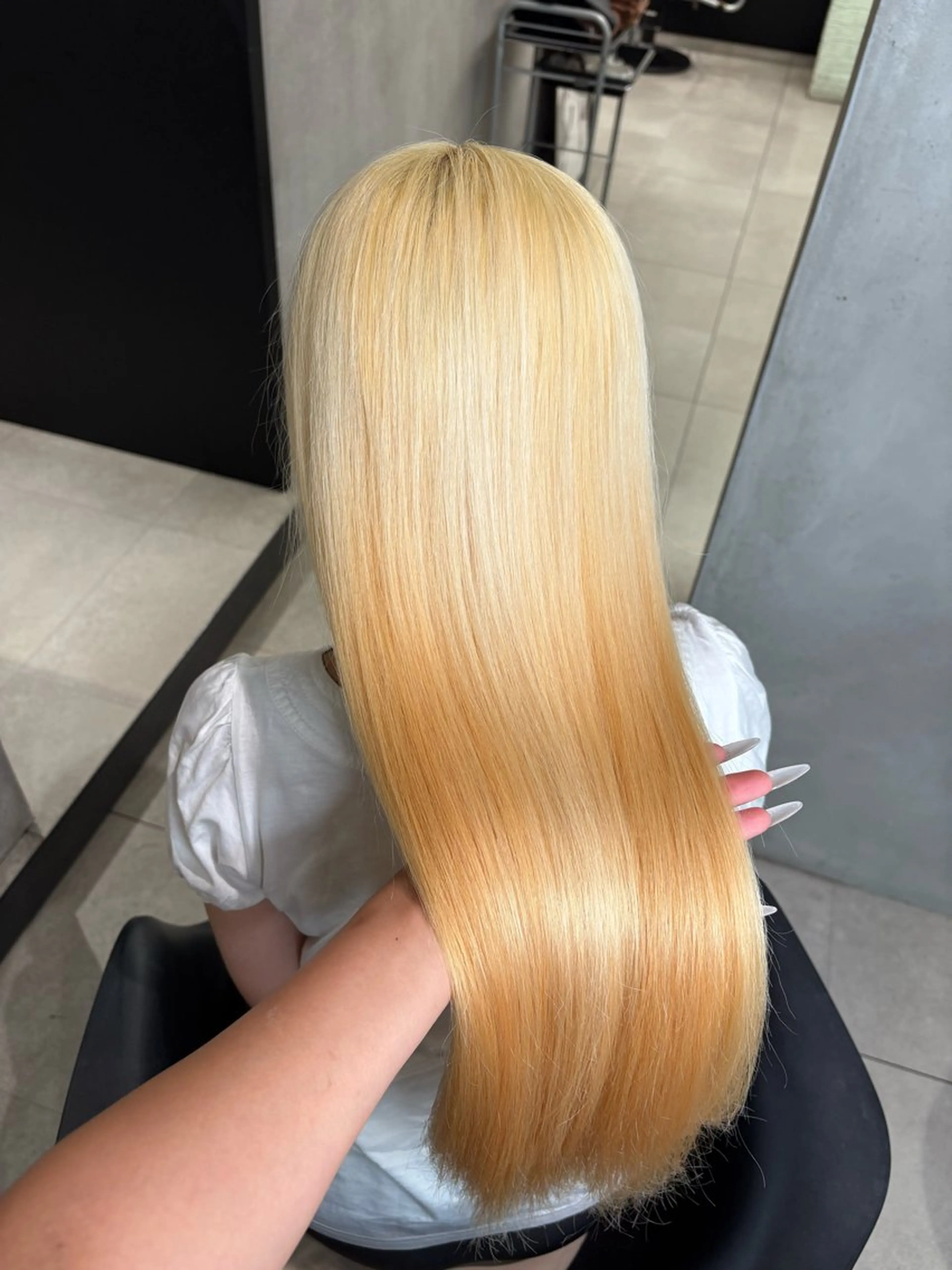 ロング カラー ブリーチ 抜きっぱなしブロンド ブロンド ヘアカラー 大阪 梅田/ ハイトーン/エクステのヘアスタイル