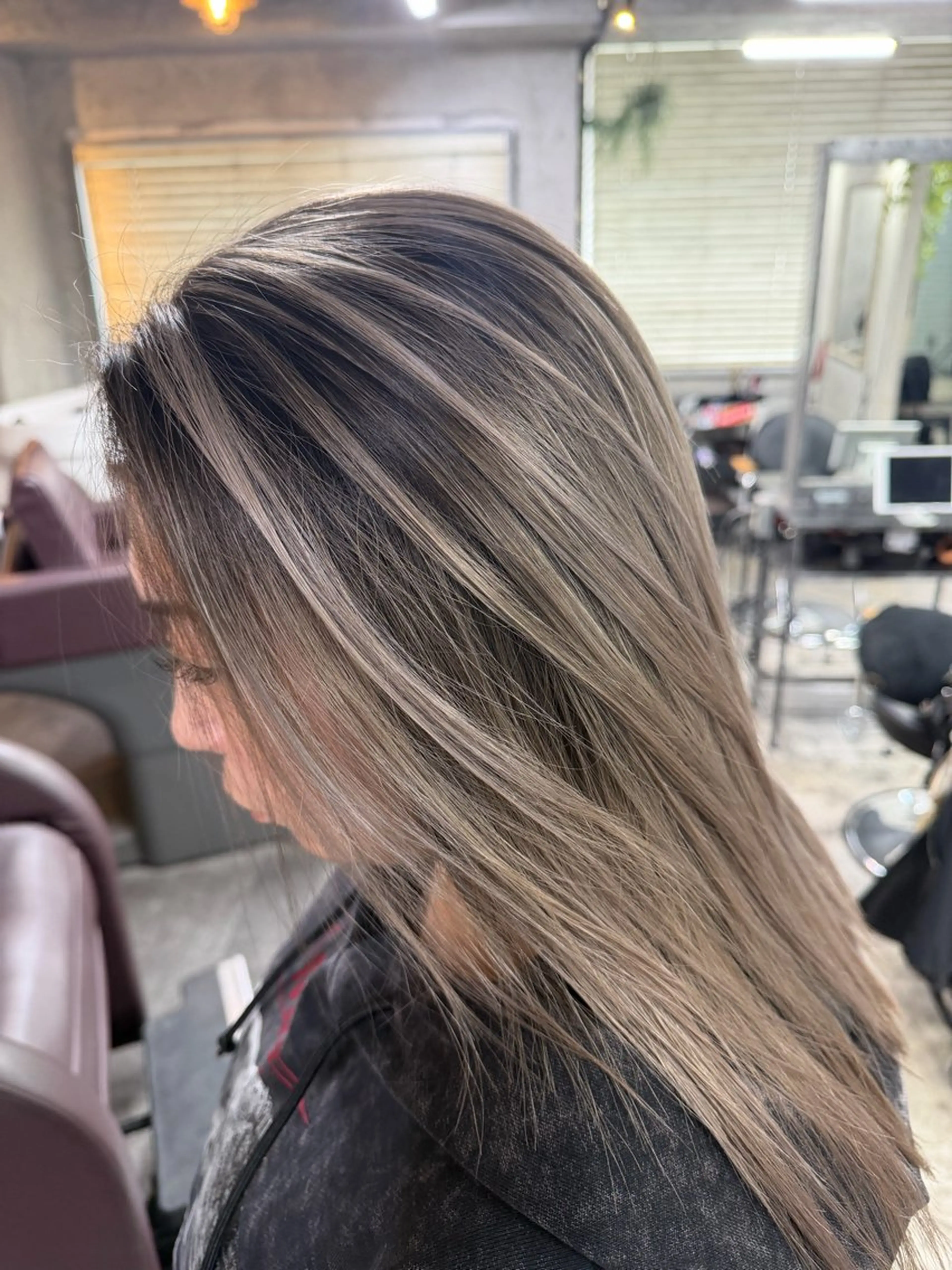 ロング ヘアカラー apollo 横浜所属・横浜🦋ハイトーン 🫐シャドウルーツのヘアスタイル