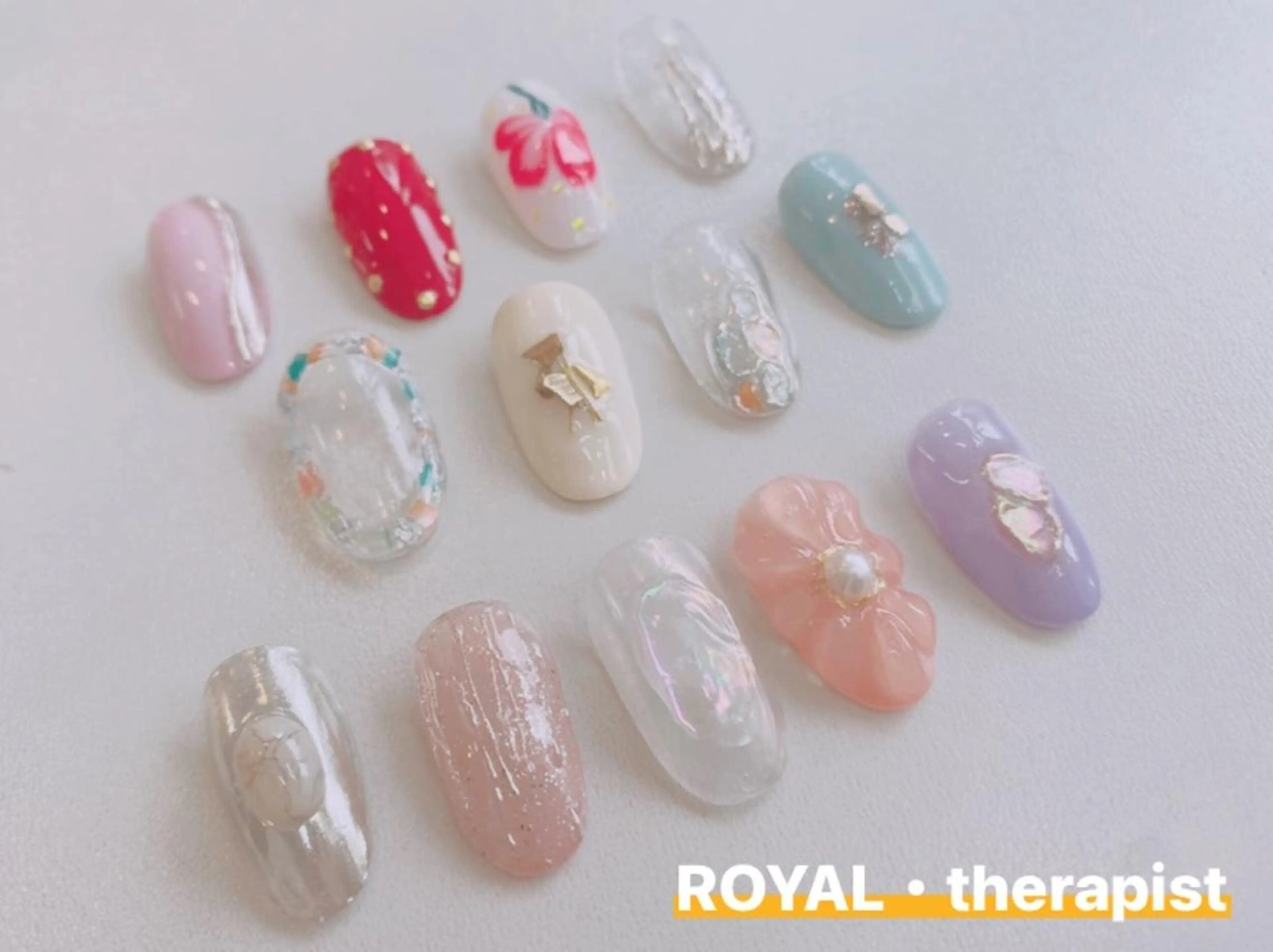 ネイル 【尾下】 ロイヤル•セラピストのネイルデザイン