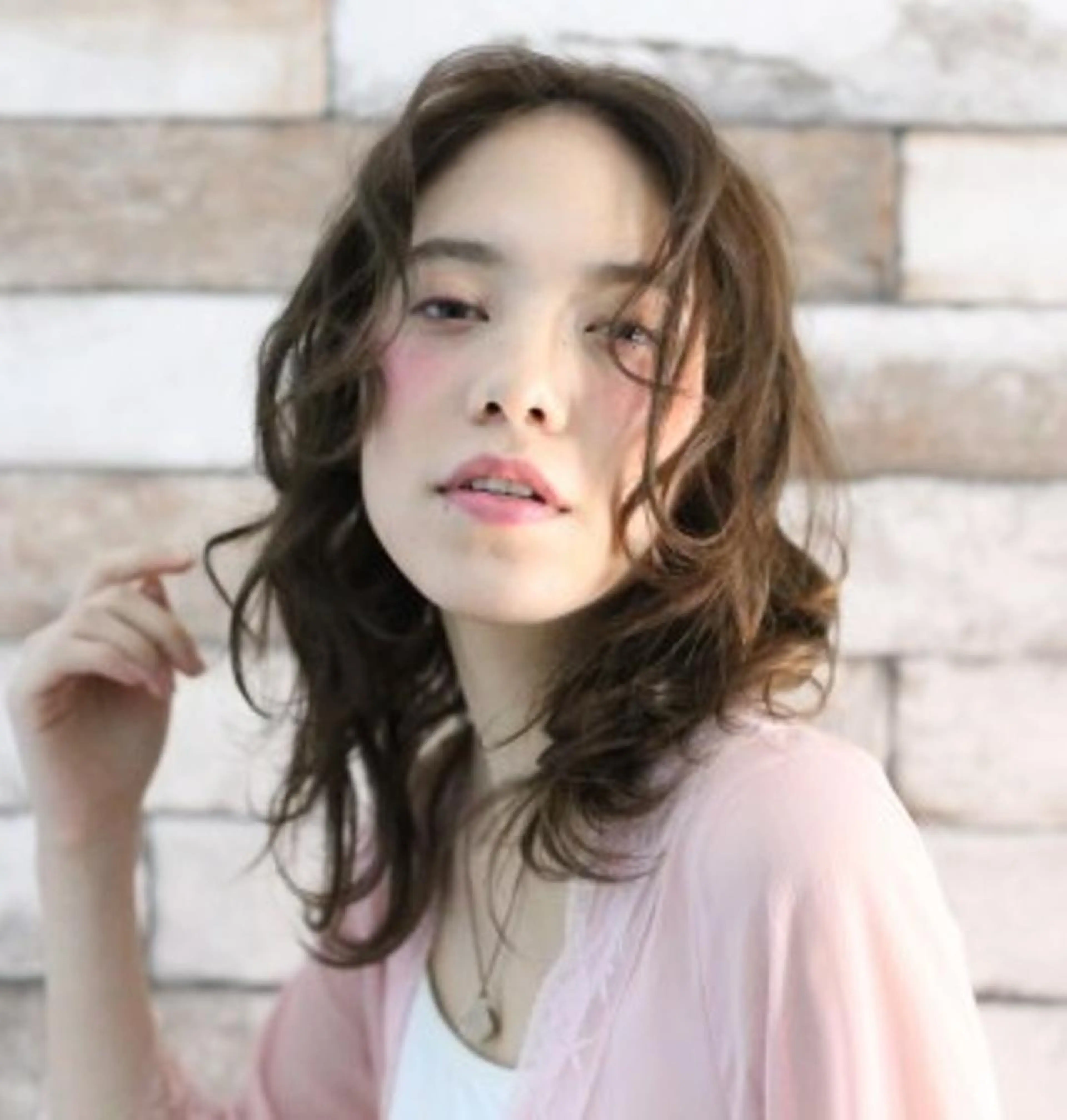 ミディアム 小林 永佳のヘアスタイル