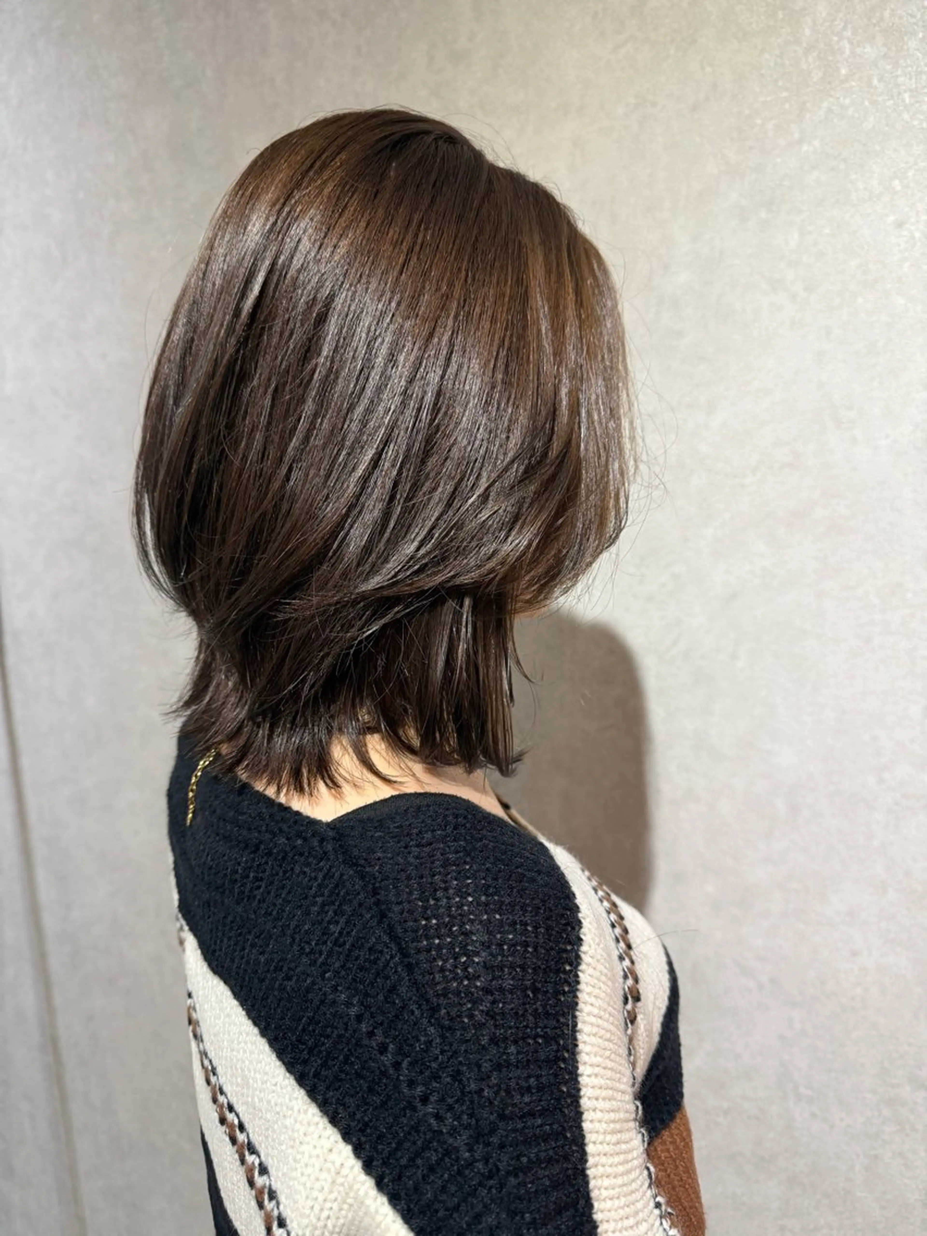 ミディアム アッシュ カット ヘアカラー Bish Yanaのヘアスタイル