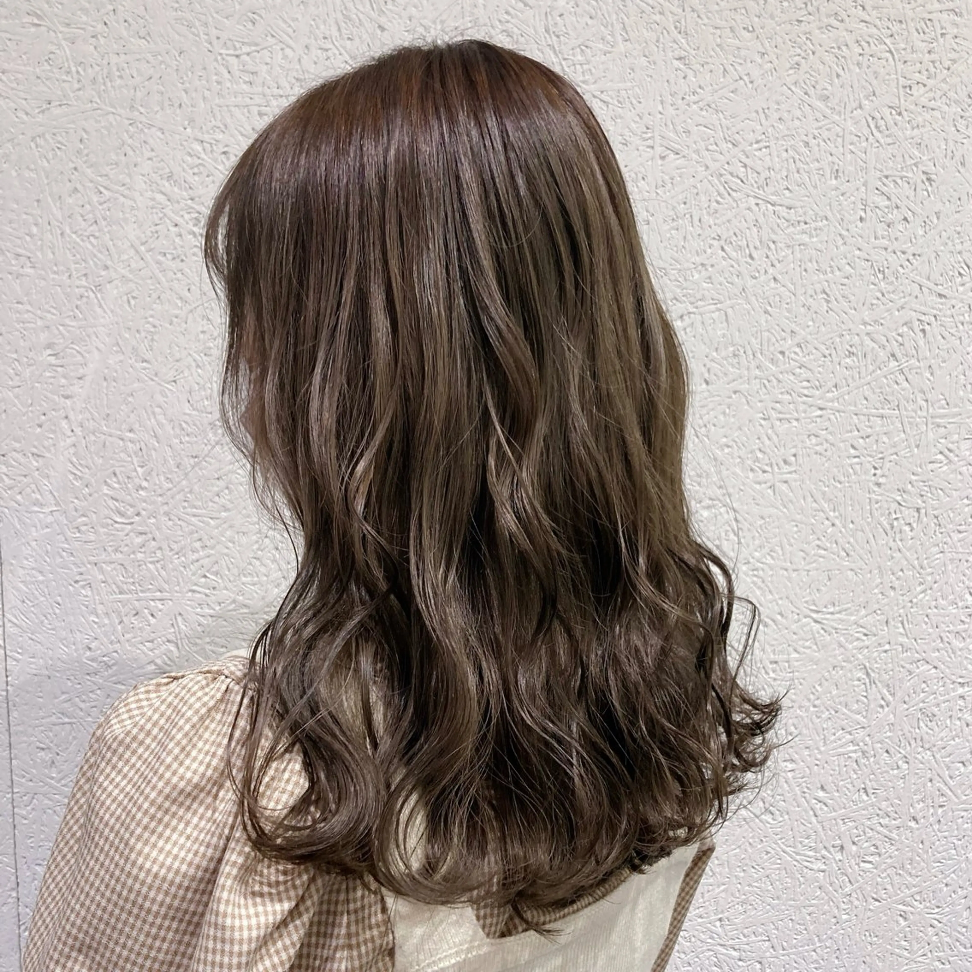カラー ヘアカラー トリートメント しおり🍬 KOKORO🤍のヘアスタイル
