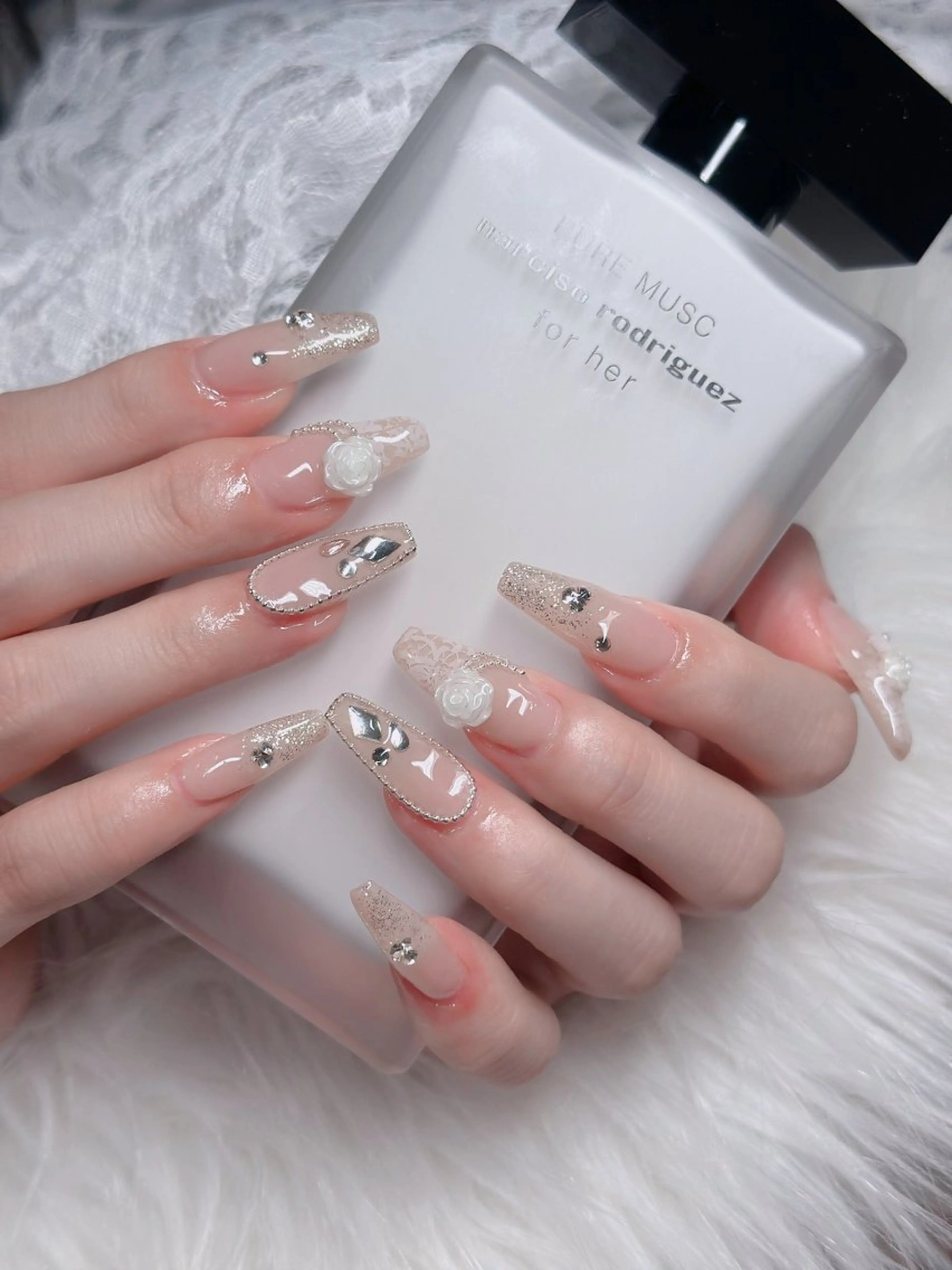 ネイル オーロラネイル フレンチネイル ジェルネイル ハロウィン キラキラネイル H.baby Nail Salonのネイルデザイン