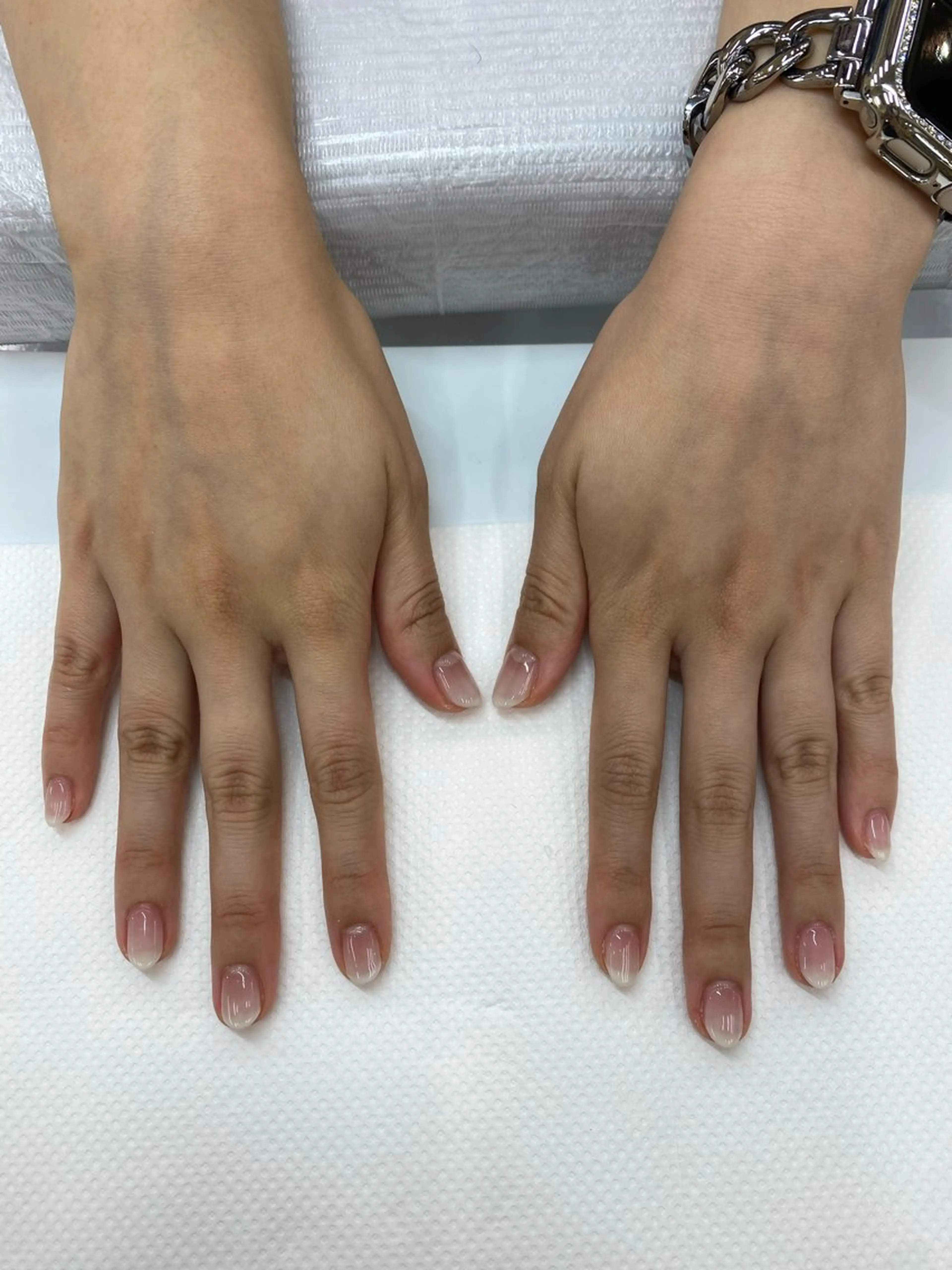 ネイル グラデーション ホワイト MAXKELLY AIのネイルデザイン