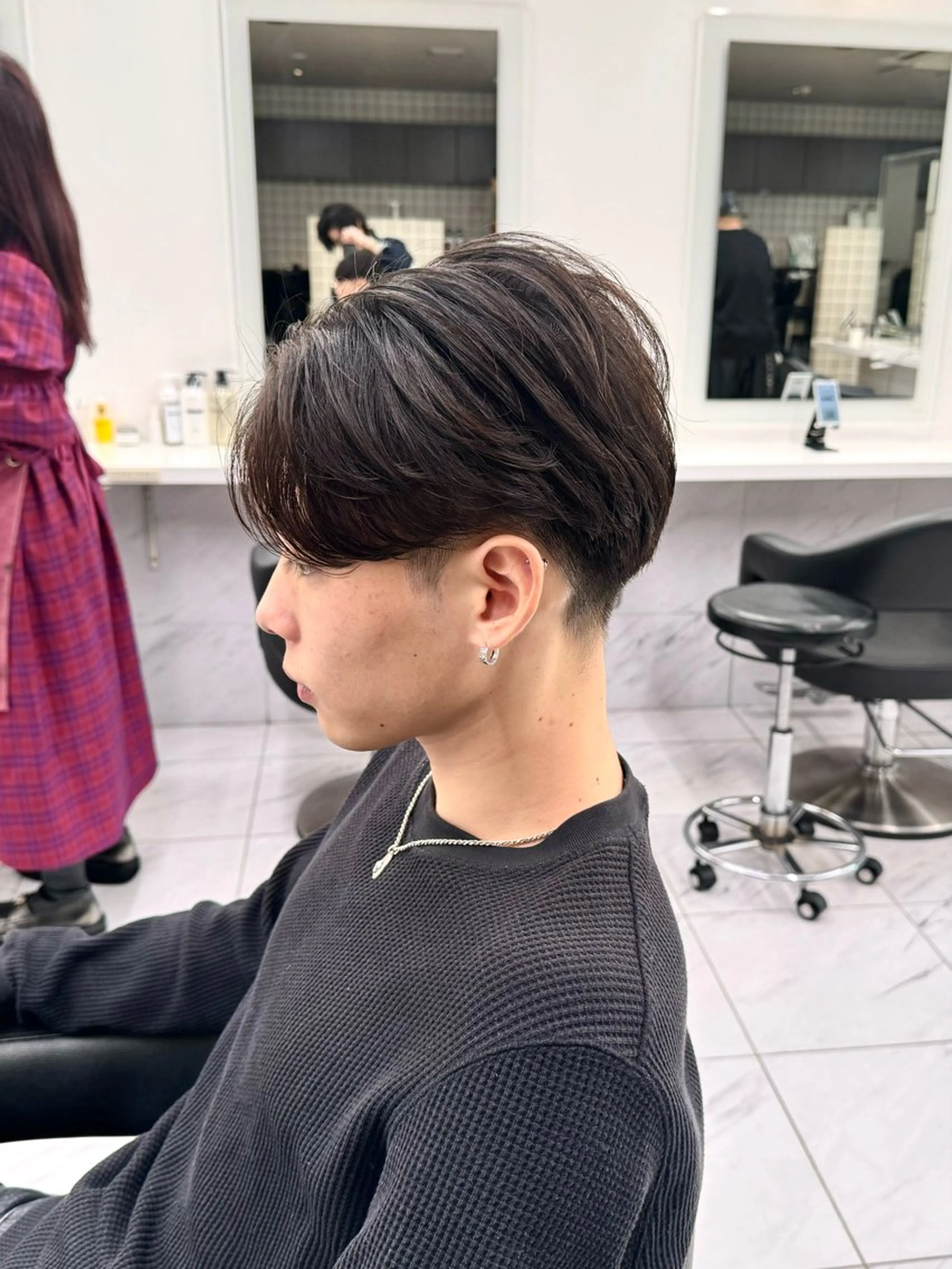 ミディアム パーマ ヘアアレンジ メンズ ミディアムパーマ フェザーパーマ メンズパーマ SALOWIN藤沢店所属・艶カラー の達人のヘアスタイル