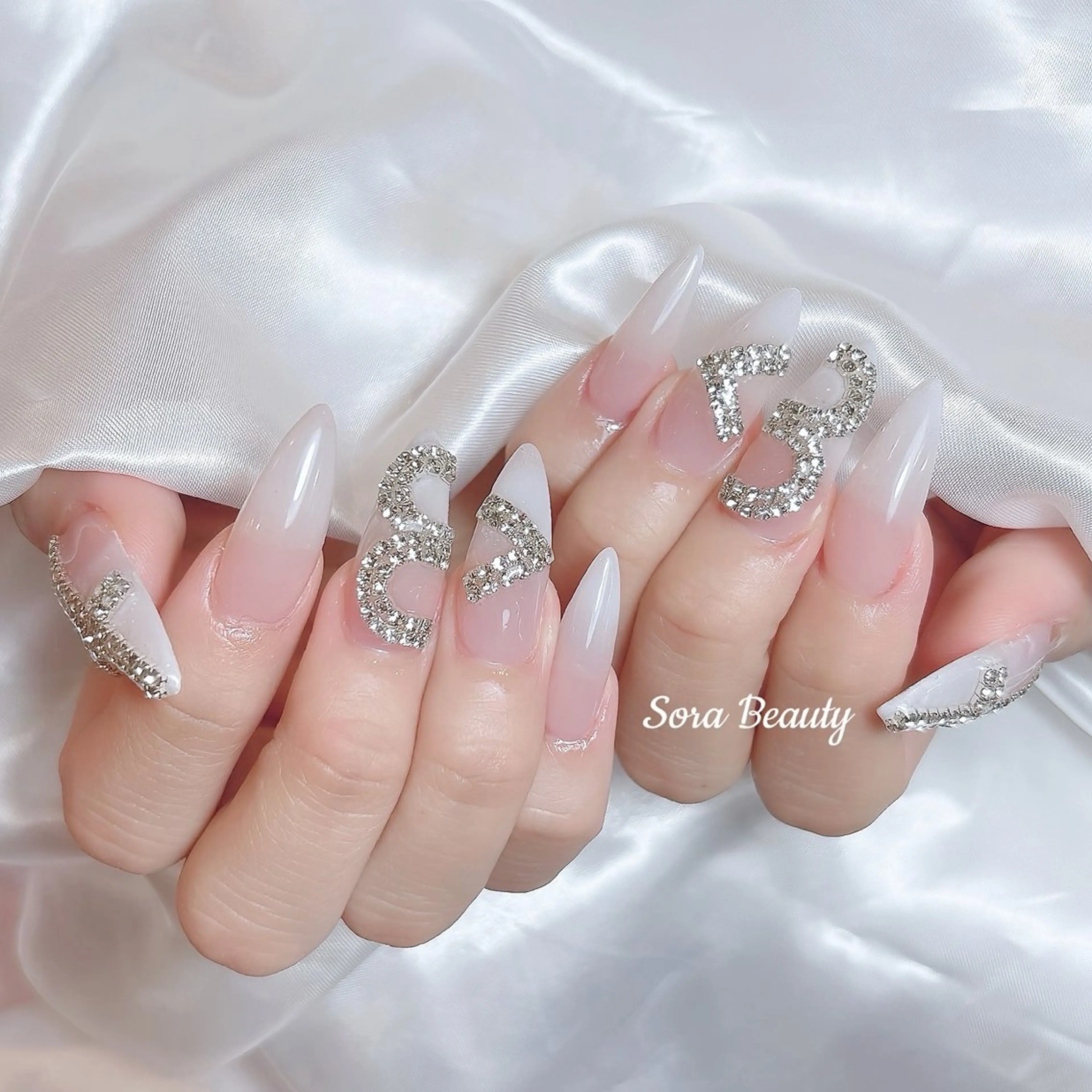 ミディアム ハンドネイル Chiin Nailのネイルデザイン