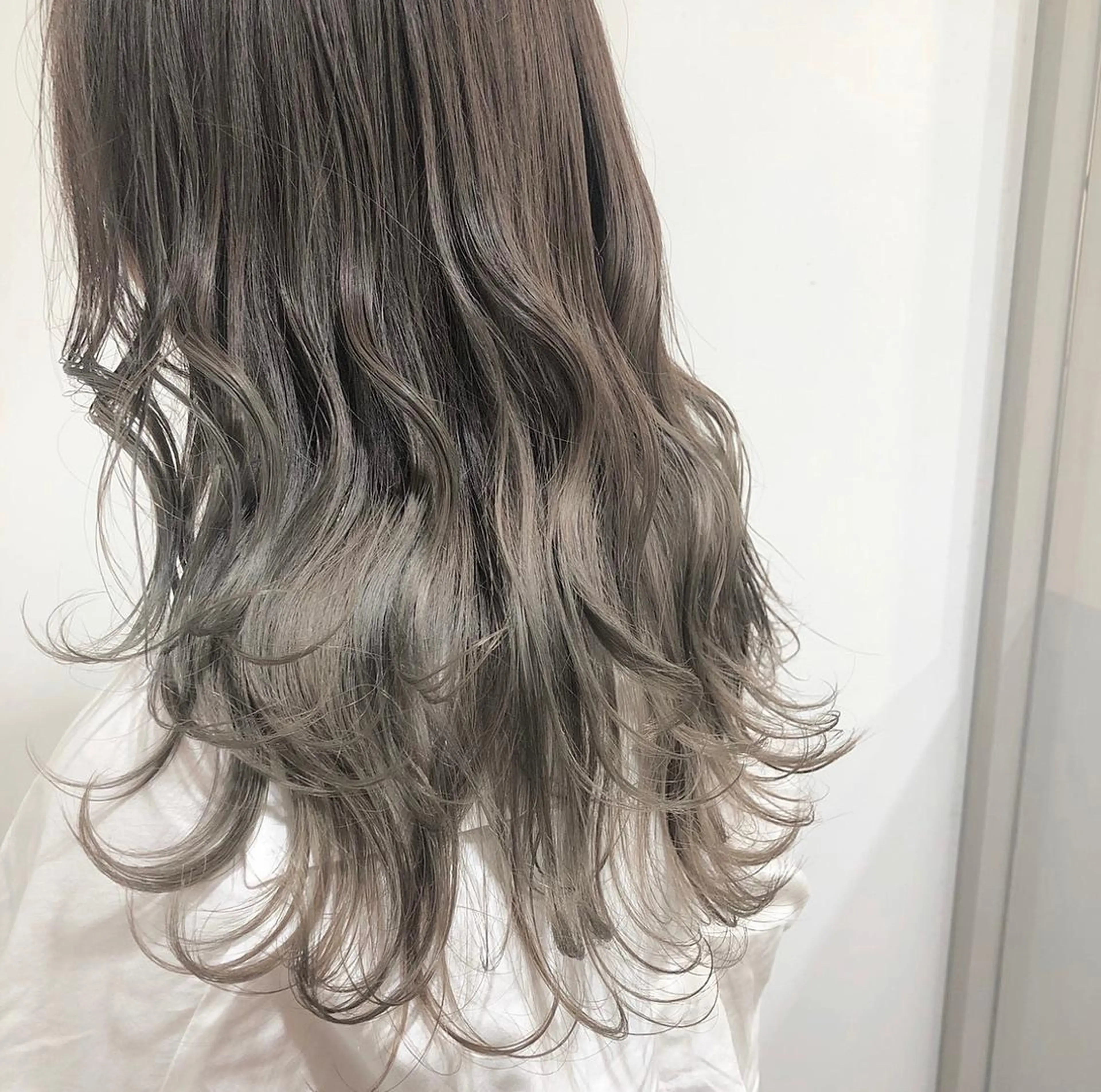 ロング カラー ヘアアレンジ ブリーチ ケアブリーチ グラデーションカラー ハイライトカラー 外国人風カラー たかいわ みきのヘアスタイル
