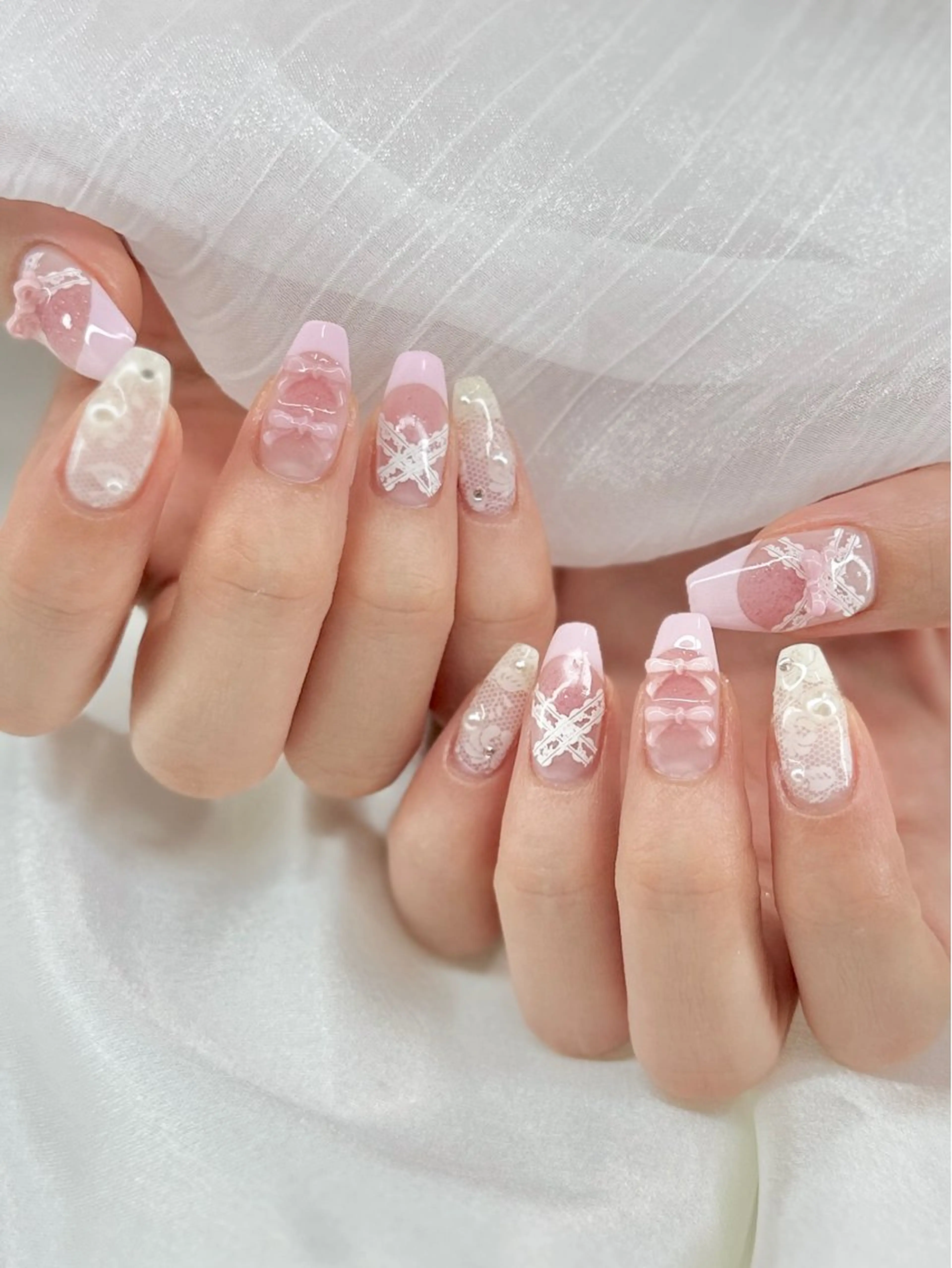 ネイル フレンチネイル ガーリー レース リボン ハンドネイル RIKAKO🫧 矢場町/栄/名古屋のネイルデザイン