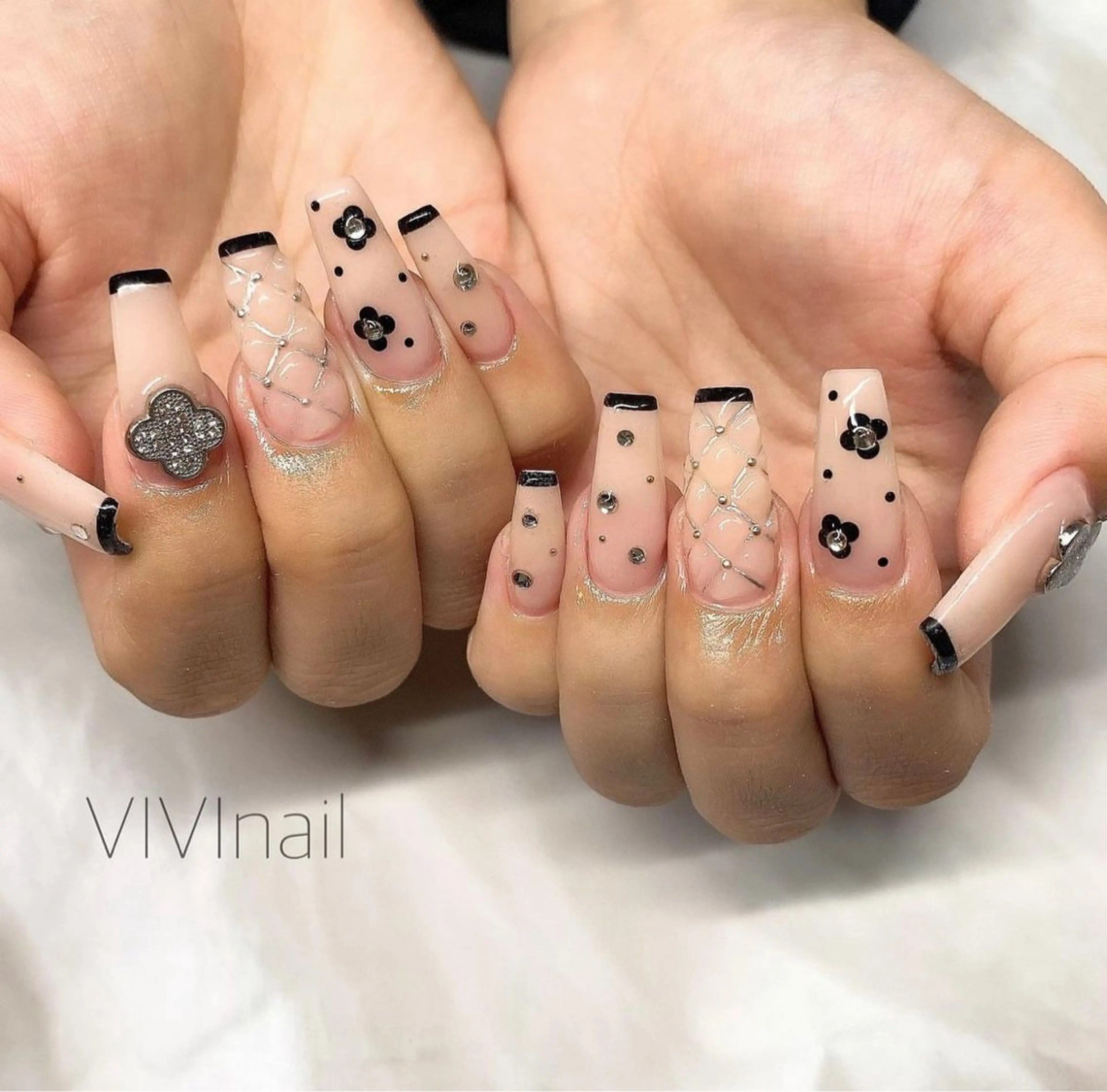 ロング ハンドネイル vivi nailのネイルデザイン