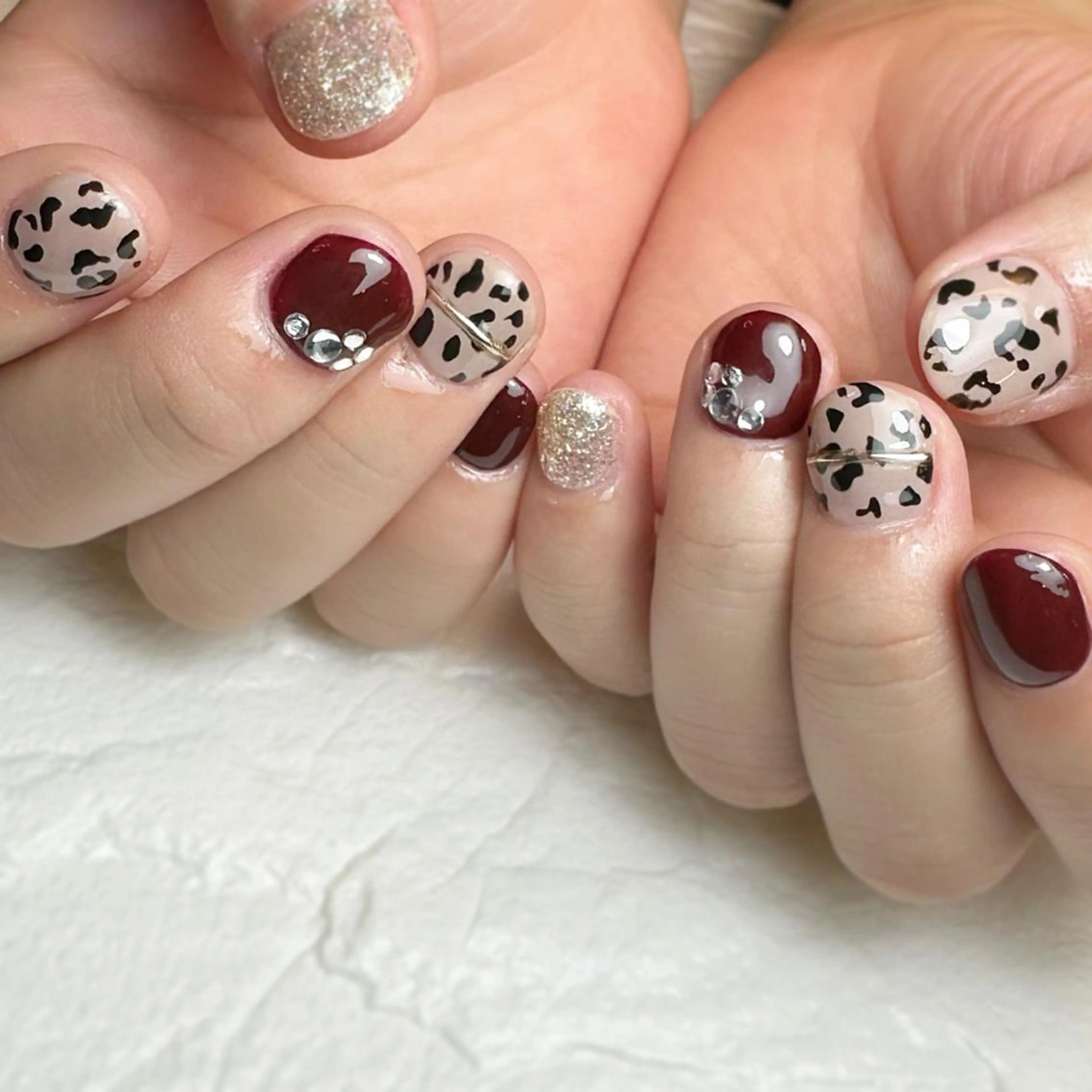 ネイル アニマル柄 ボルドー ゴールド ハンドネイル Nail ameria megu所属・ameria meguのネイルデザイン