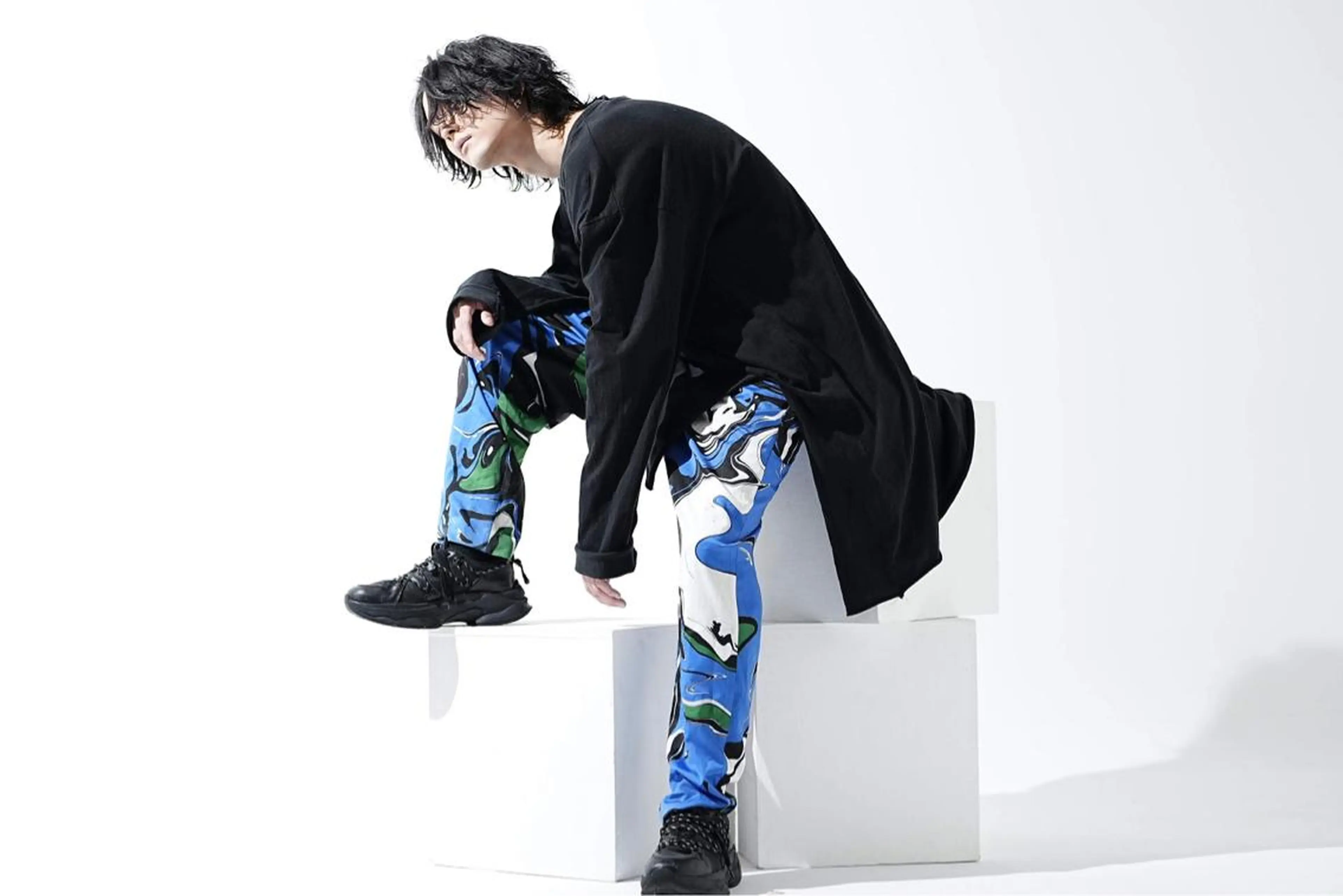 ミディアム パーマ メンズ ミディアムパーマ メンズブリーチ ビジネス センターパート フェードカット メンズサロン【owl 心斎橋】難波/アメ村のヘアスタイル