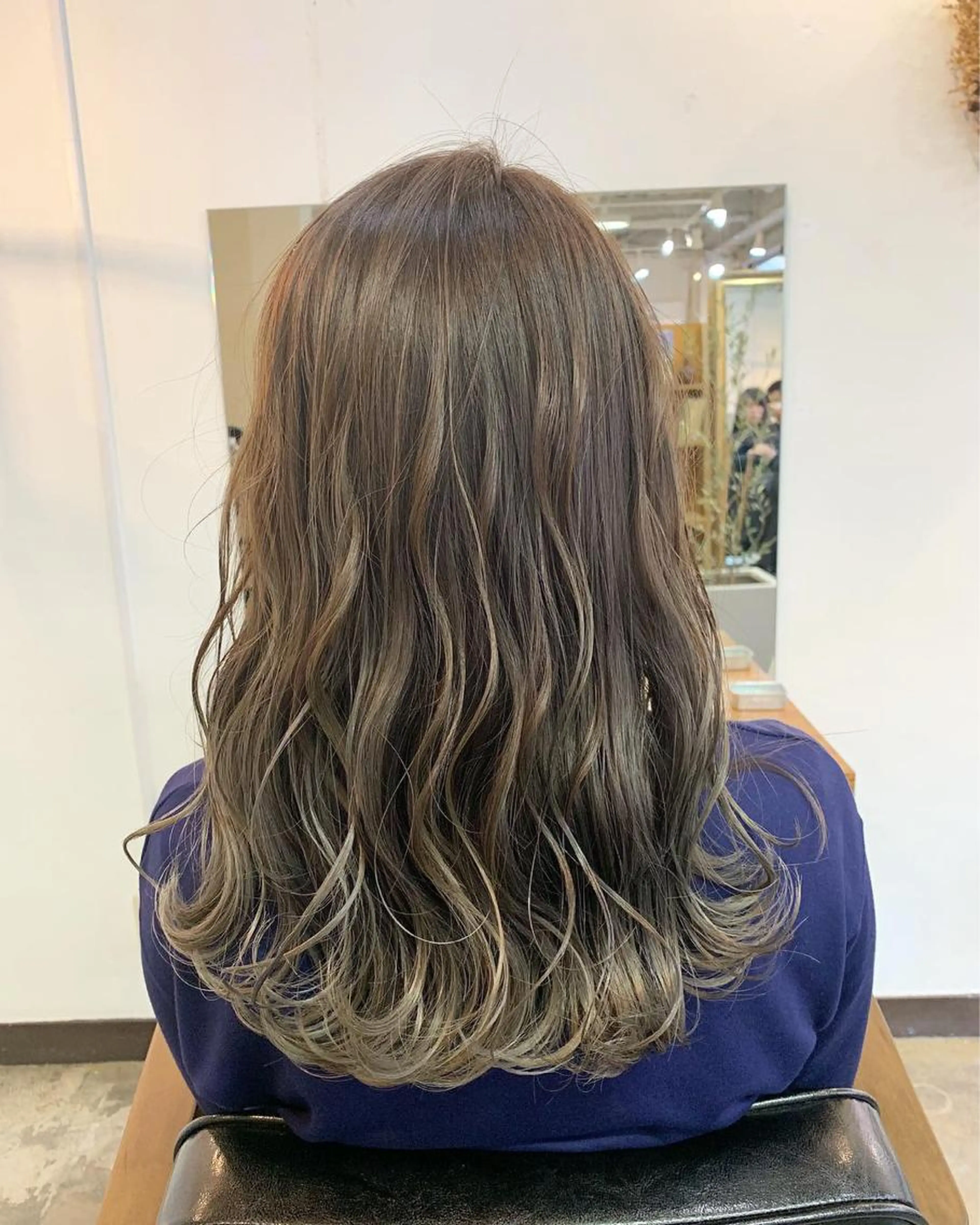 カット＋ケアブリーチデザインカラー＋トリートメント9ステップの写真