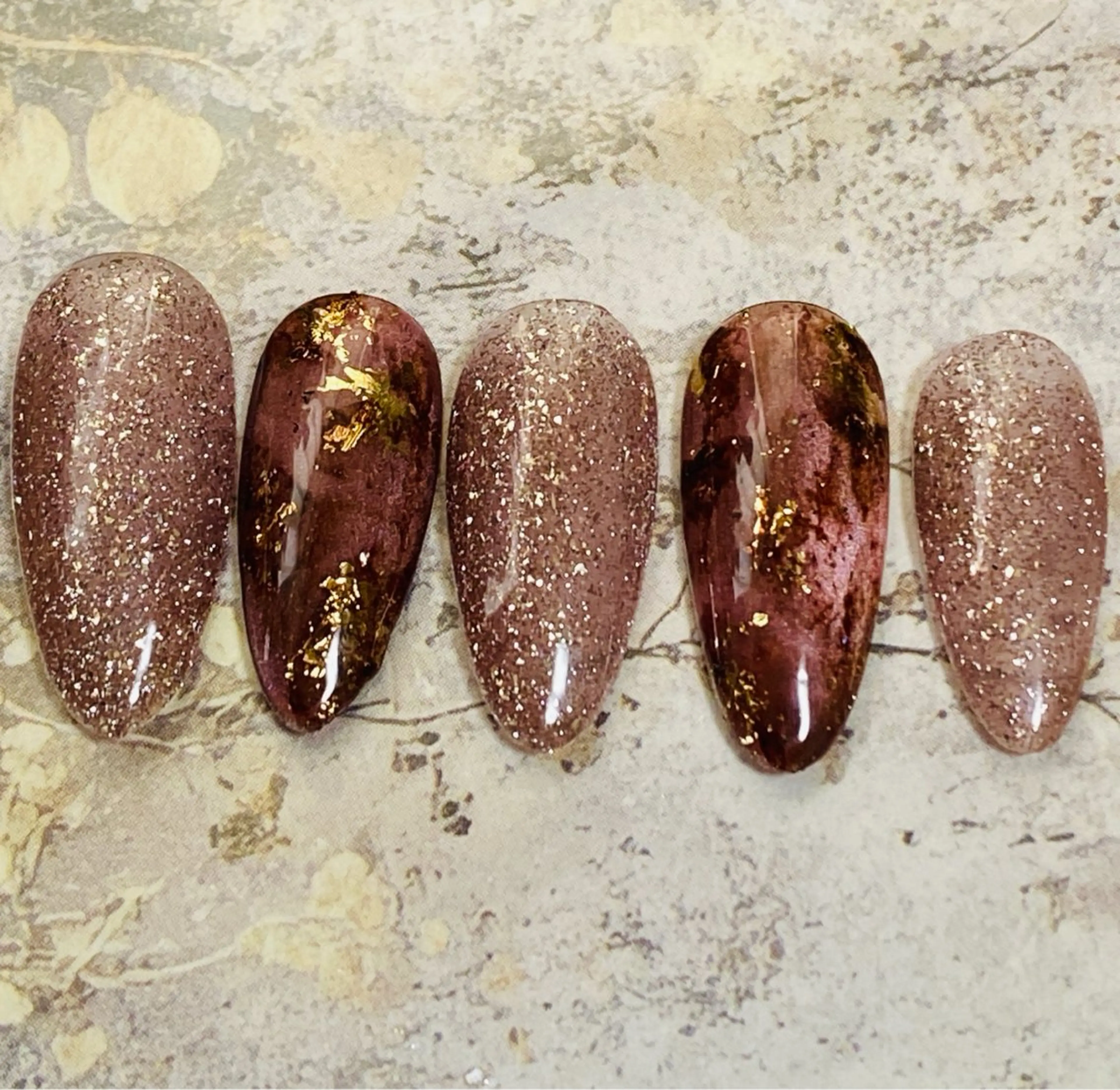 ネイル べっ甲ネイル ラメ(グリッター) ハンドネイル 自宅ネイルサロン ♦️nuance♦️のネイルデザイン