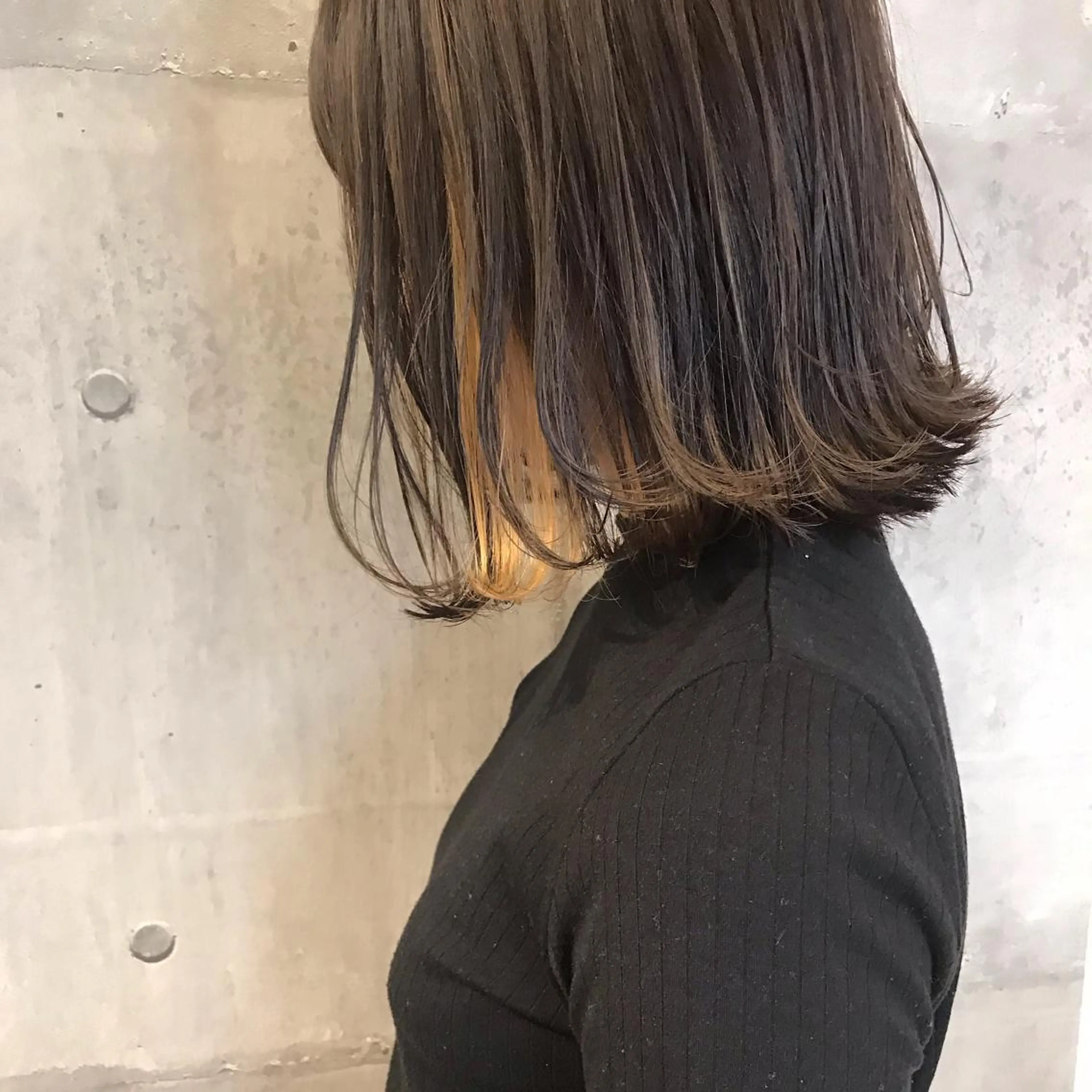 ミディアム カラー 抜きっぱなしブロンド インナーカラー ハイトーン/ショート 村上淳乃🐥のヘアスタイル