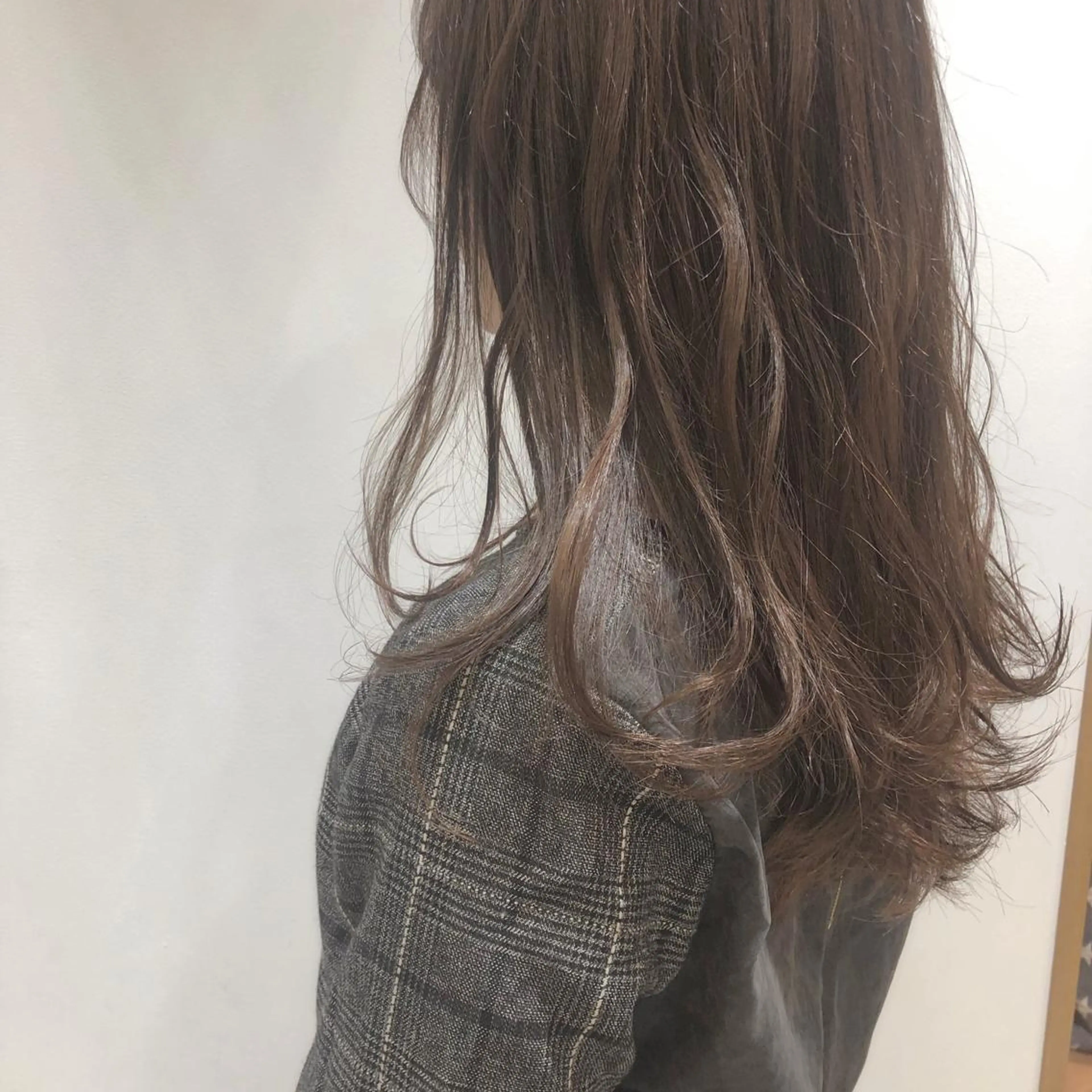 ロング カラー ベージュカラー ラベンダーカラー ラベンダーベージュ 江原 彩華のヘアスタイル