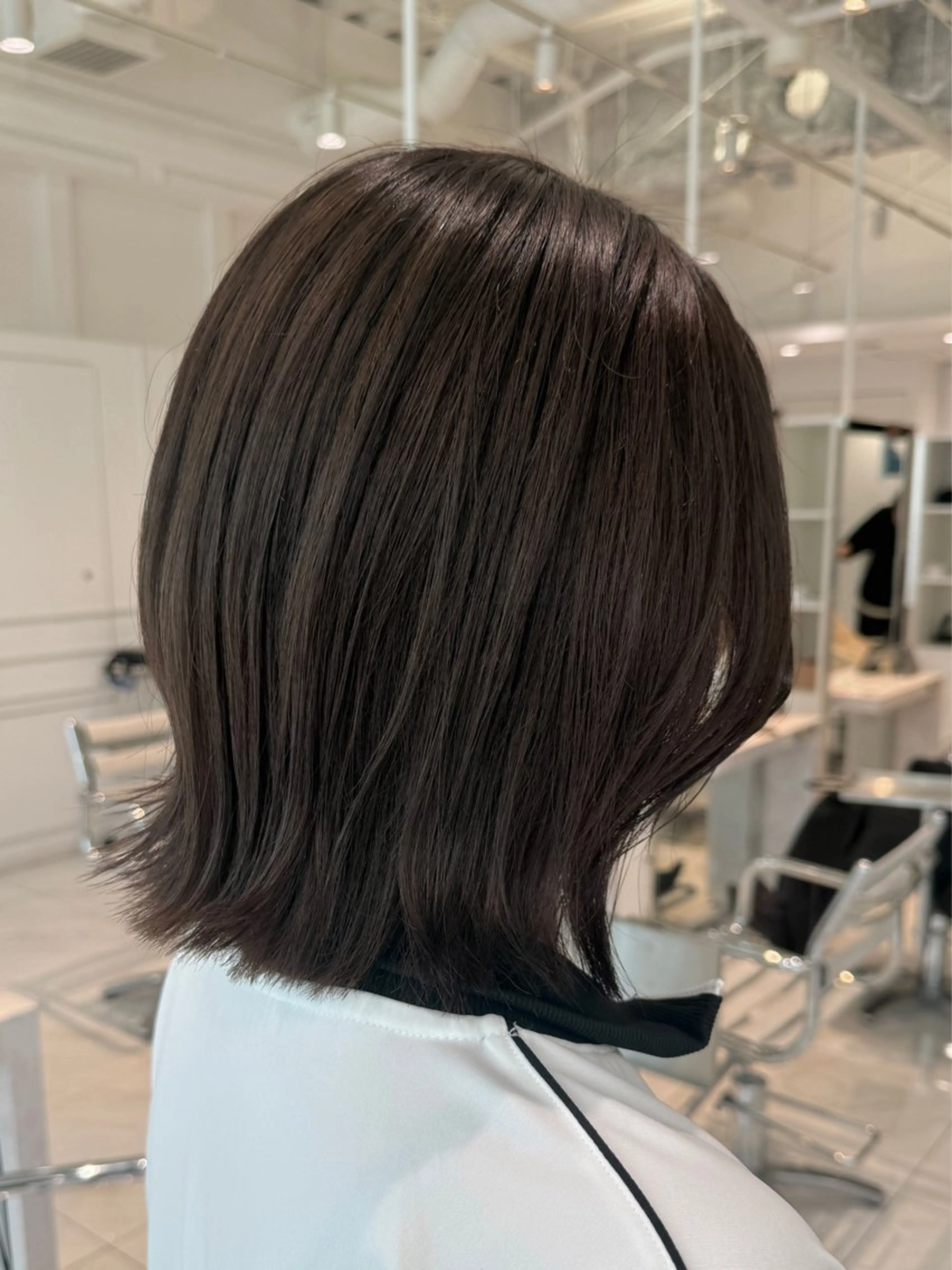 ミディアム カラー ダークグレー ダークグレージュ グレージュ ボブ 外ハネヘア カット トリートメント 小顔レイヤー/ 透明感カラー/増田のヘアスタイル