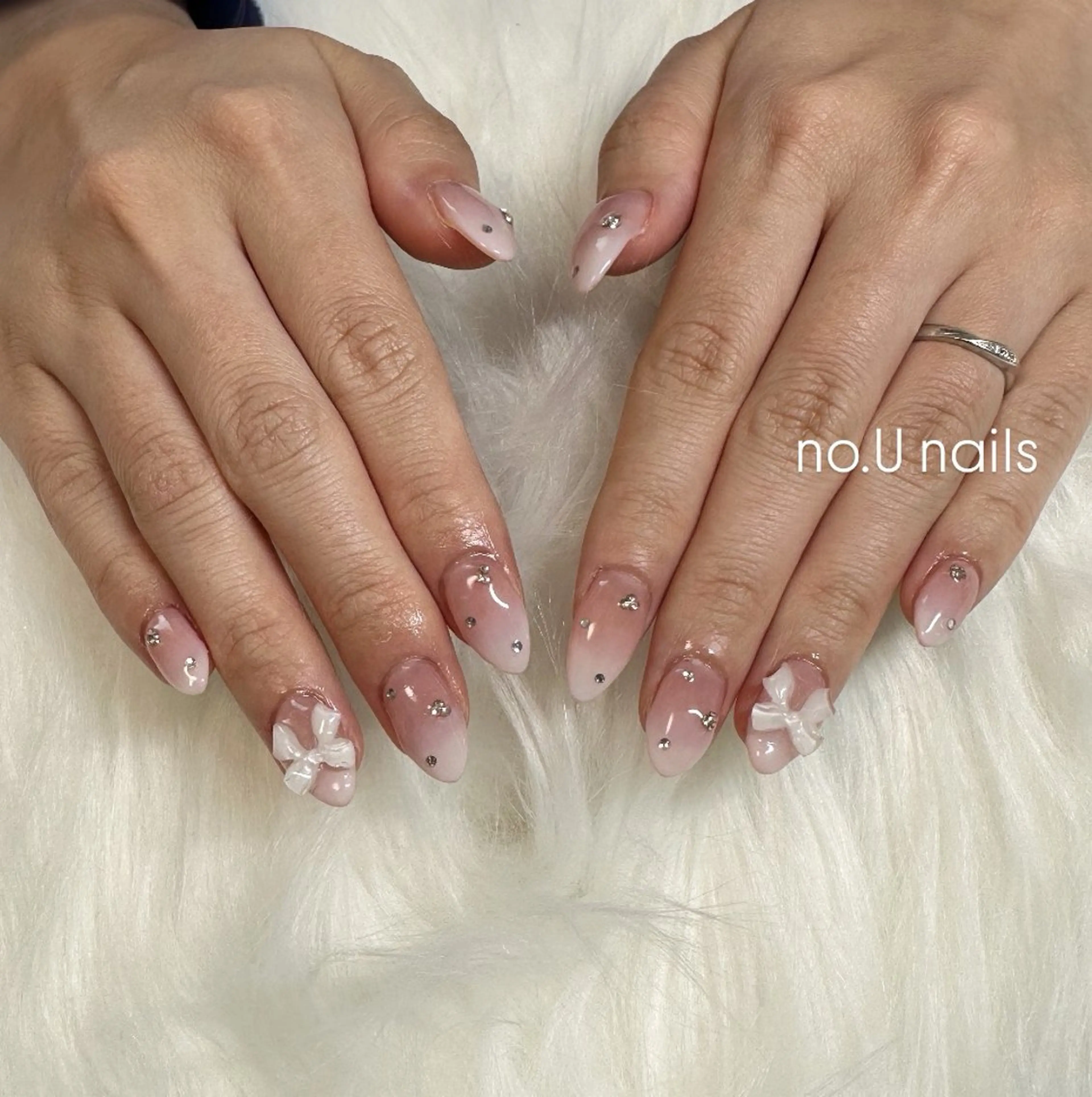 ネイル フラッシュネイル グラデーション 韓国ネイル ラメ(グリッター) リボン ハンドネイル no.U nailsのネイルデザイン