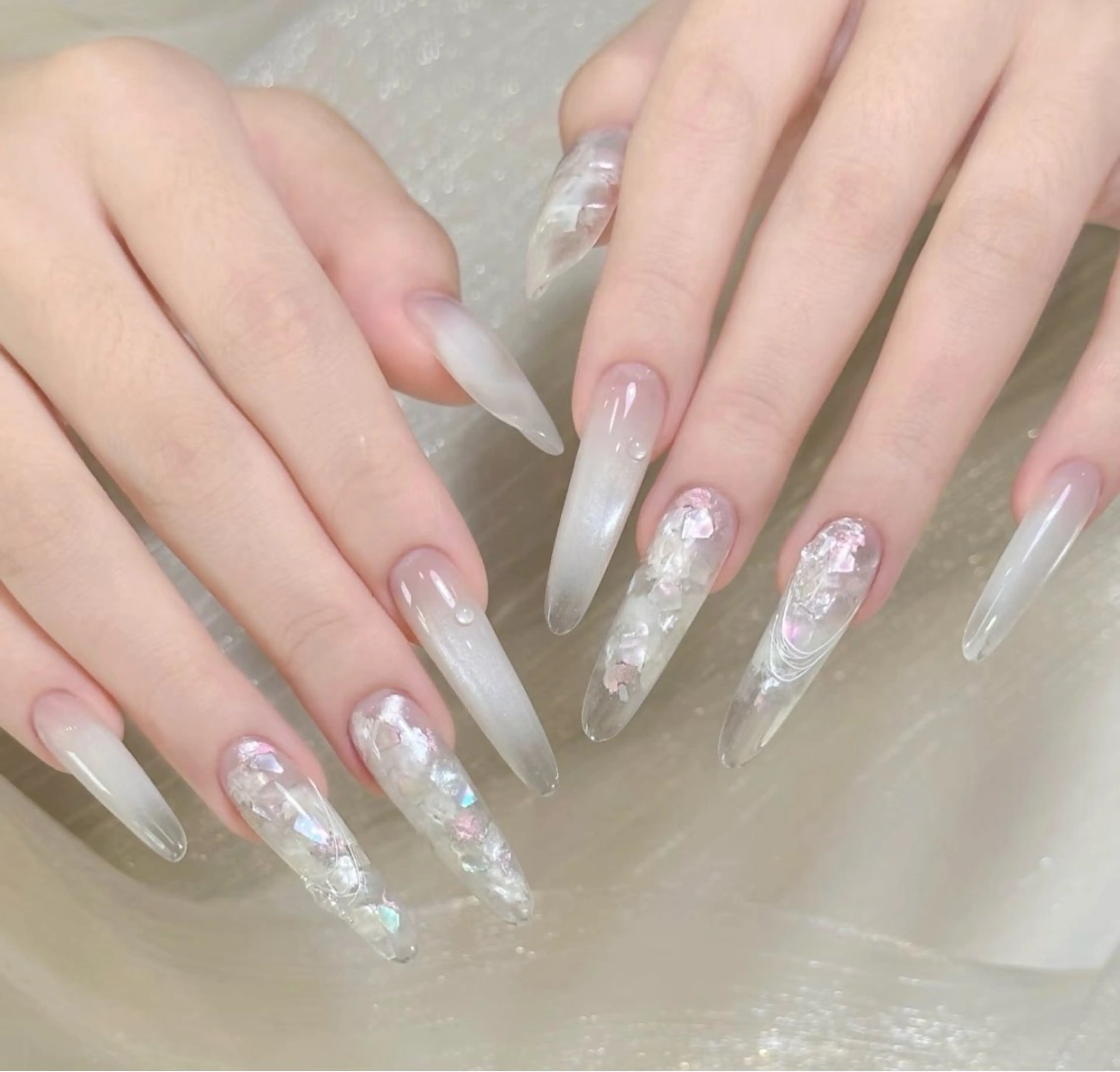 ✨/〔チップ長さ出し〕流行の最先端ワンホン💅ハンドネイルの写真