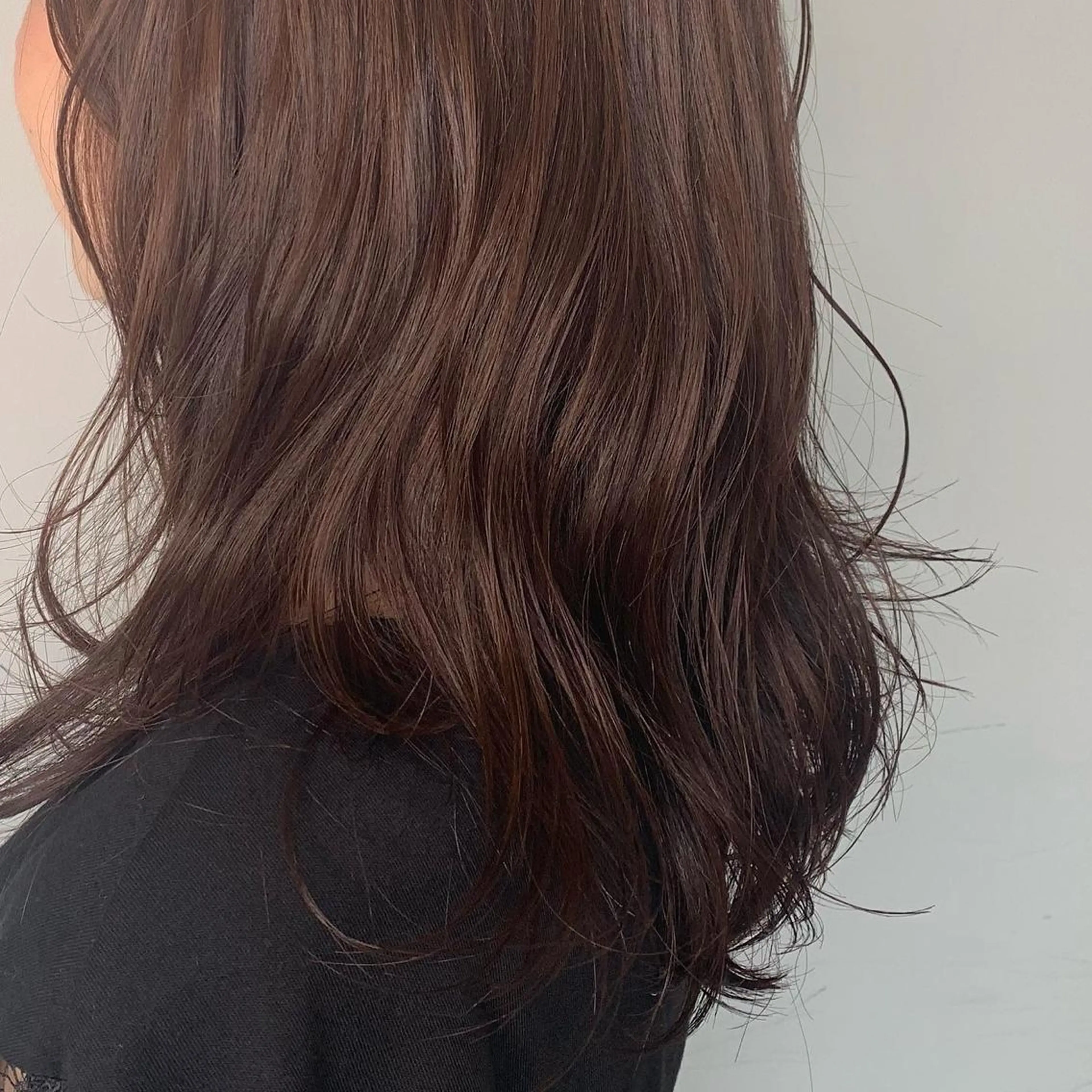 セミロング カラー 小森 衣純のヘアスタイル