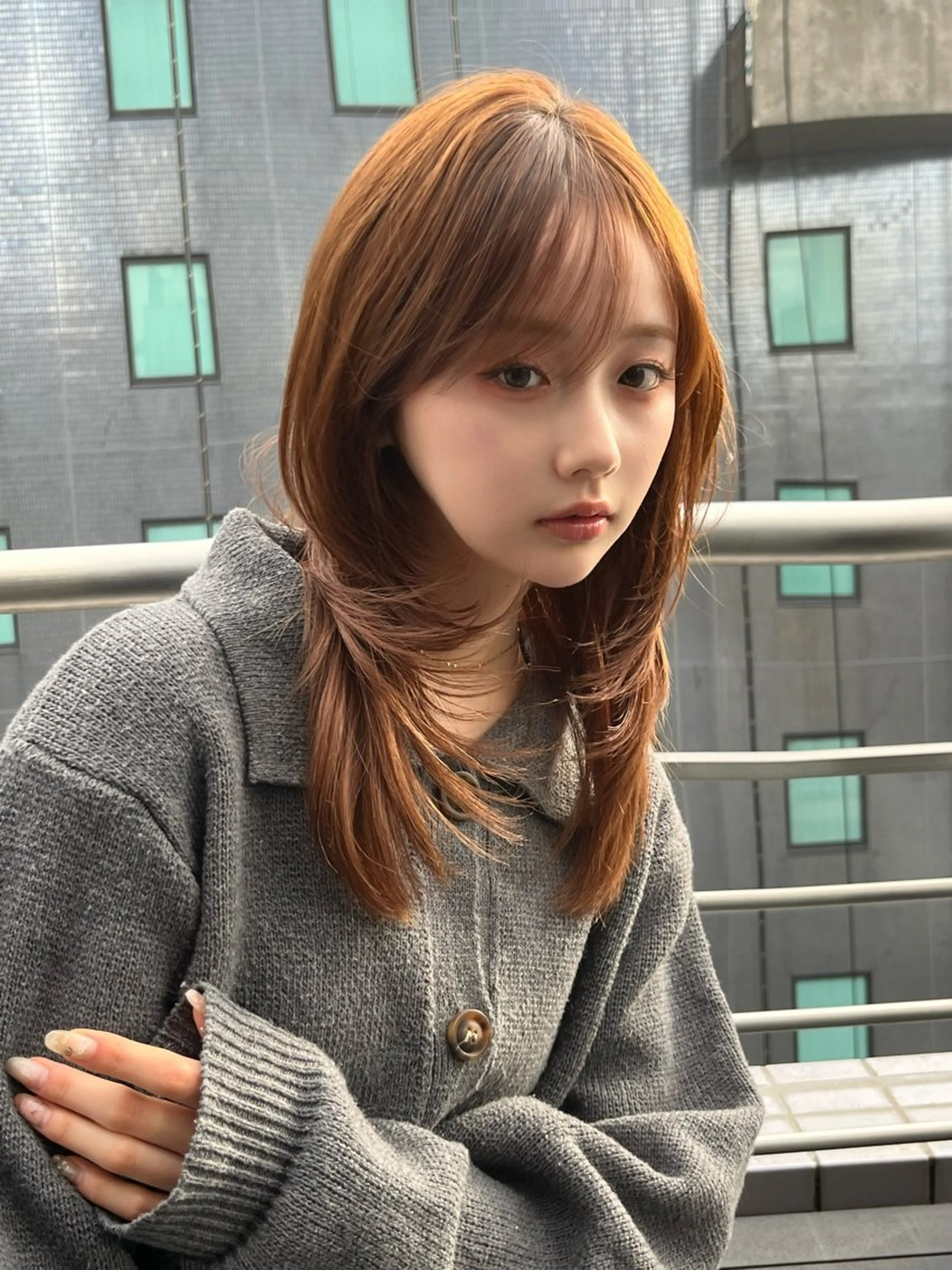 セミロング カラー 透明感カラー 顔まわりレイヤー ハイレイヤー レイヤーカット 透明感カラー✨🩵 韓国ヘアkanatoのヘアスタイル