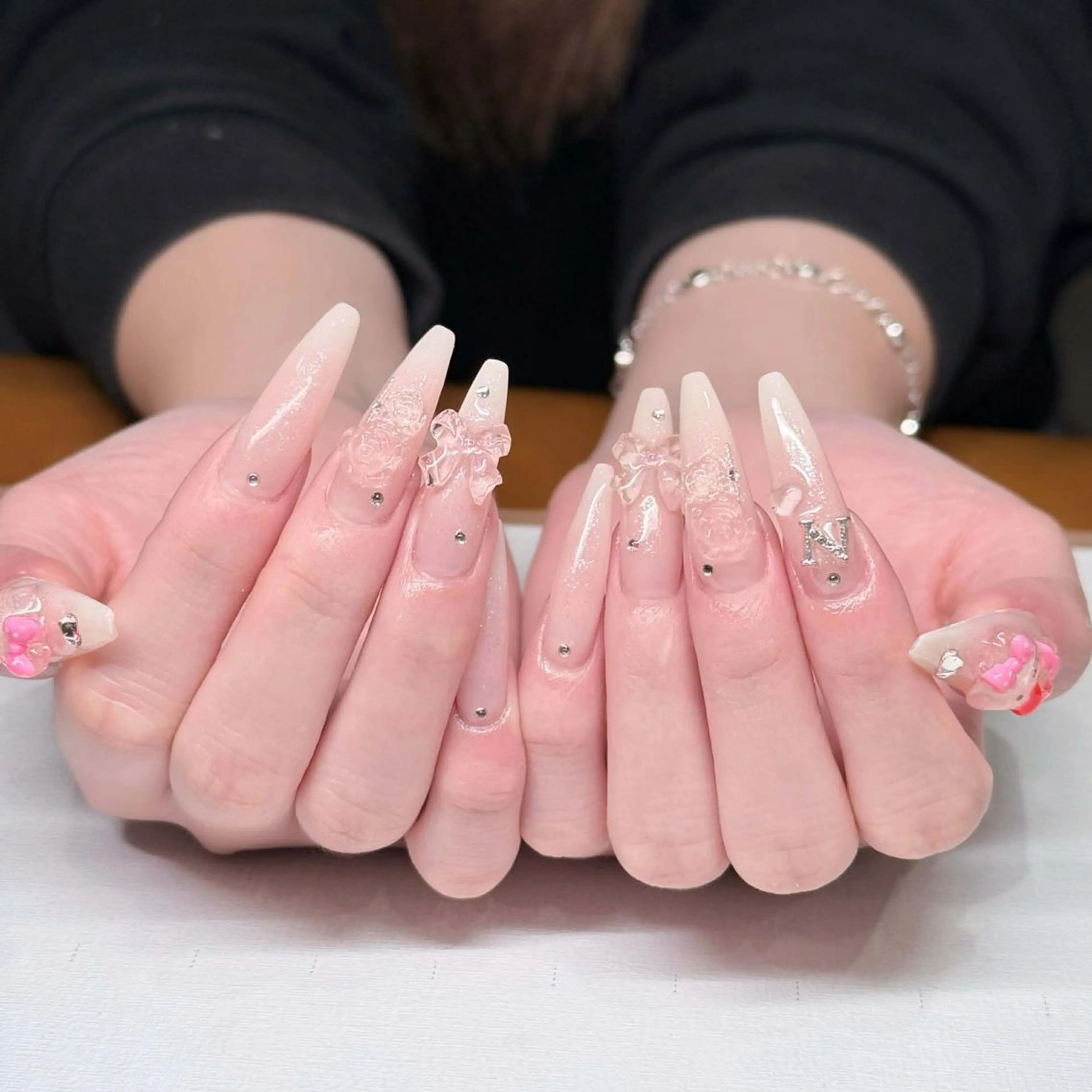 ネイル オーロラネイル ブルー チークネイル 長さ出し フットネイル ハンドネイル Momo チップ長さ出し専門店のネイルデザイン