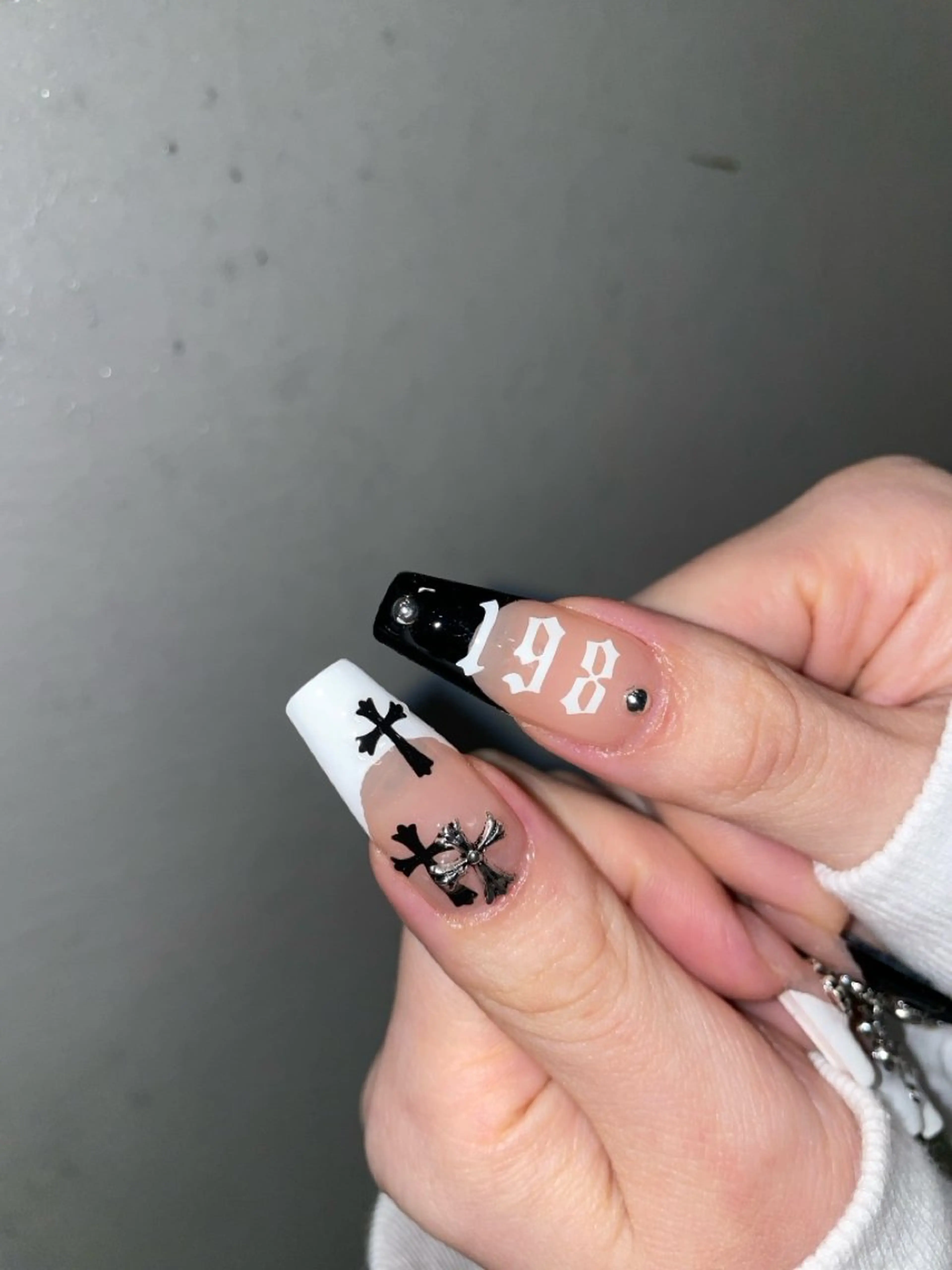 ネイル GO TODAY シェアサロン 渋谷Amiu店所属・渋谷ネイル🎀 y2k/海外ネイルのネイルデザイン