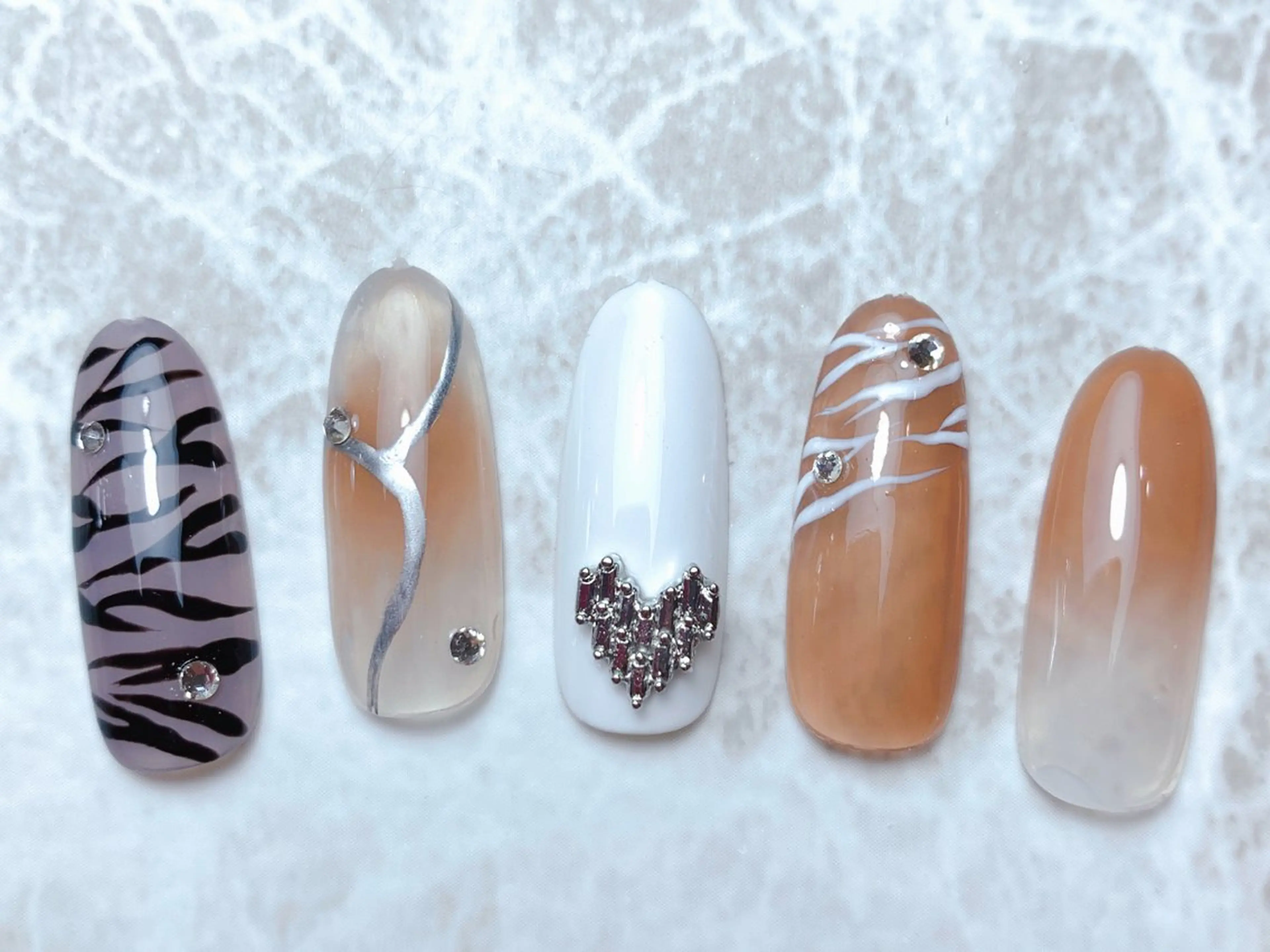 ネイル ハンドネイル マジックミラー所属・マジック ミラーのネイルデザイン