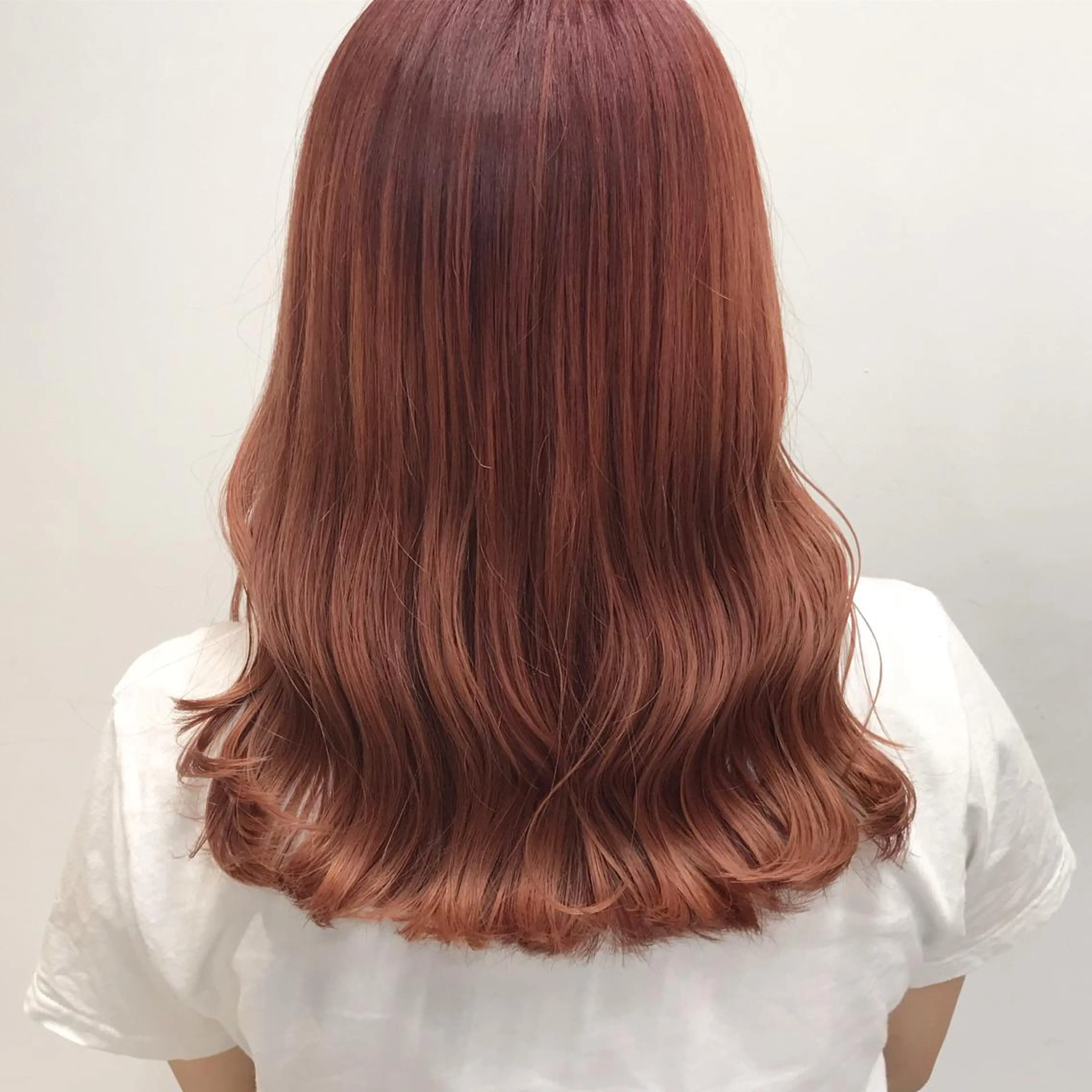 セミロング CITY louwe 脇坂彩音のヘアスタイル