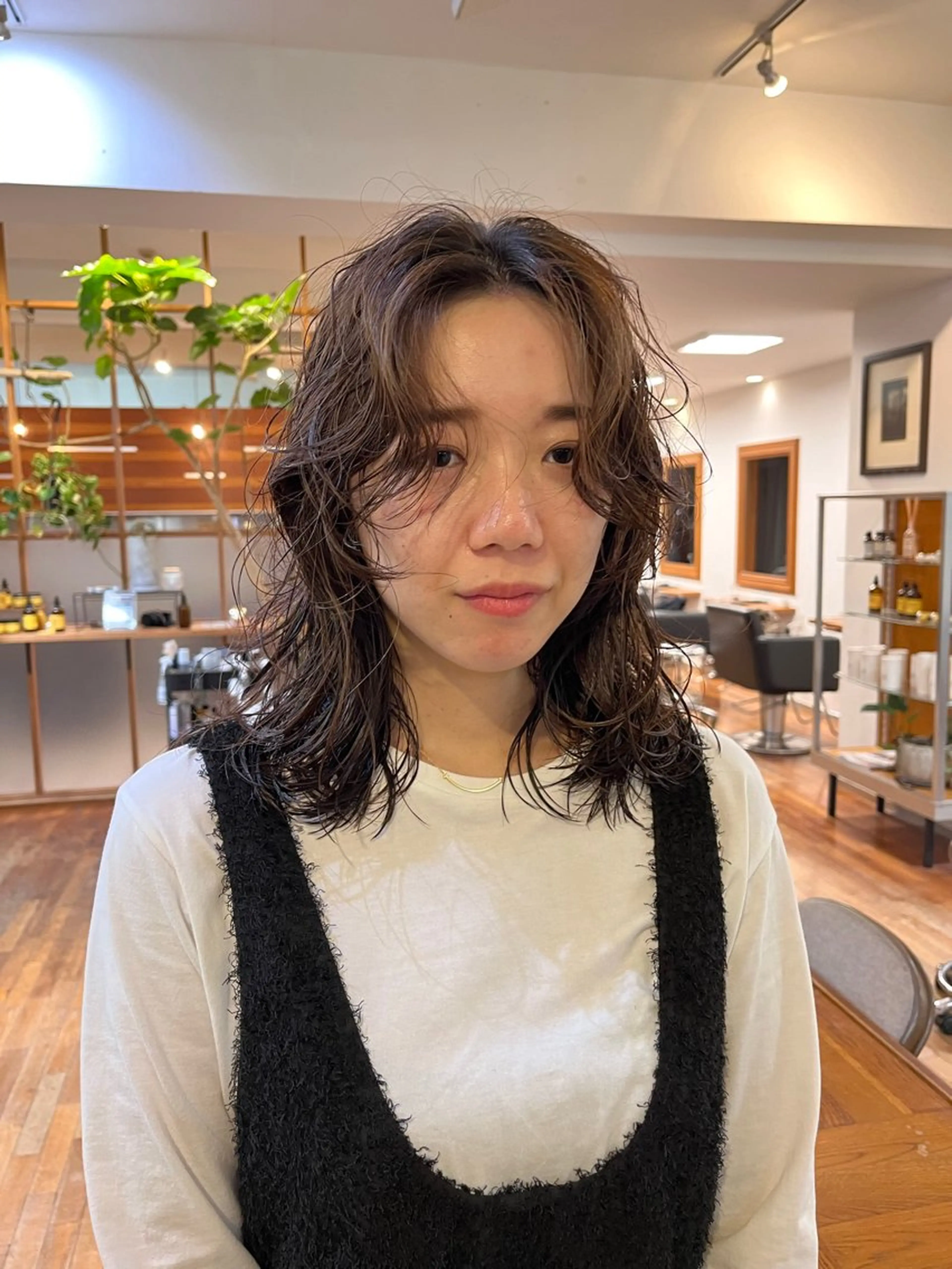 セミロング パーマ セミロングパーマ レイヤーカット 若林 良のヘアスタイル