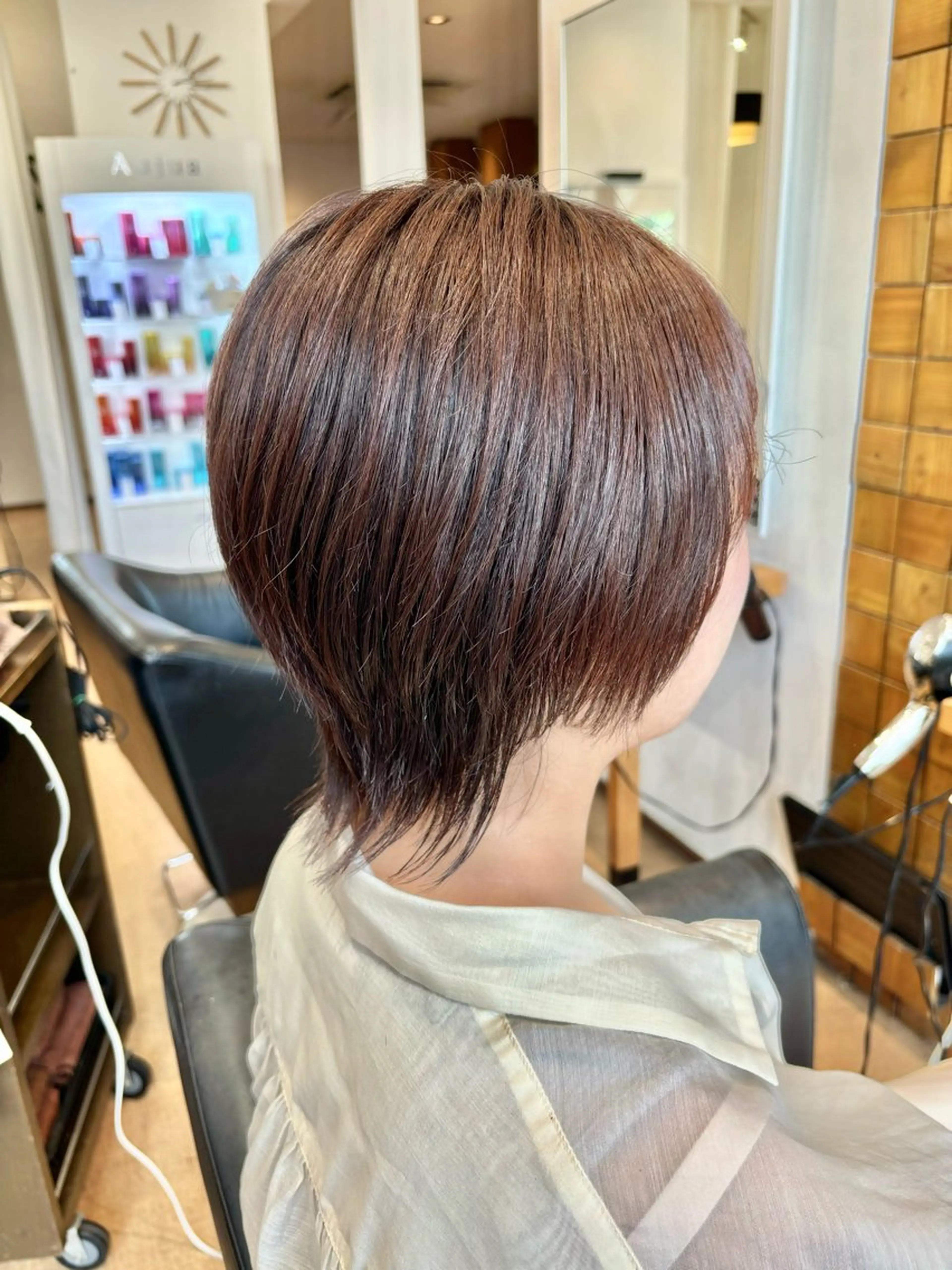 ミディアム カラー イヤリングカラー イルミナカラー ボブ 縮毛矯正 ウルフカット 秋山知穂🌸縮毛矯正 ショートお任せ🌸のヘアスタイル