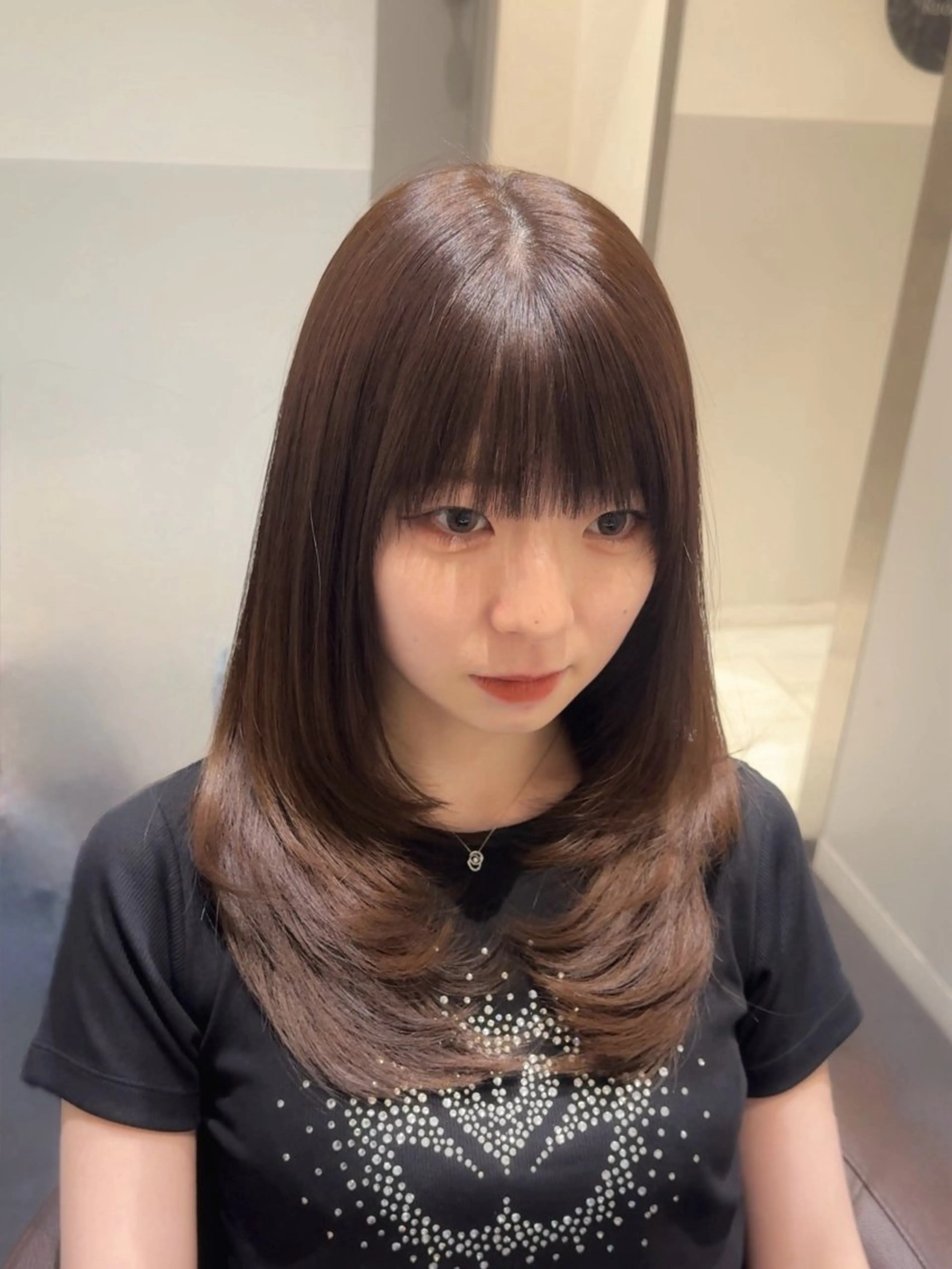 ミディアム カラー ブラウンカラー ラベンダーカラー ラベンダーブラウン レイヤーカット SALOWIN新宿三丁目【サロウィン】所属・レイヤー🔶髪質改善 🔶透明感カラー青木のヘアスタイル