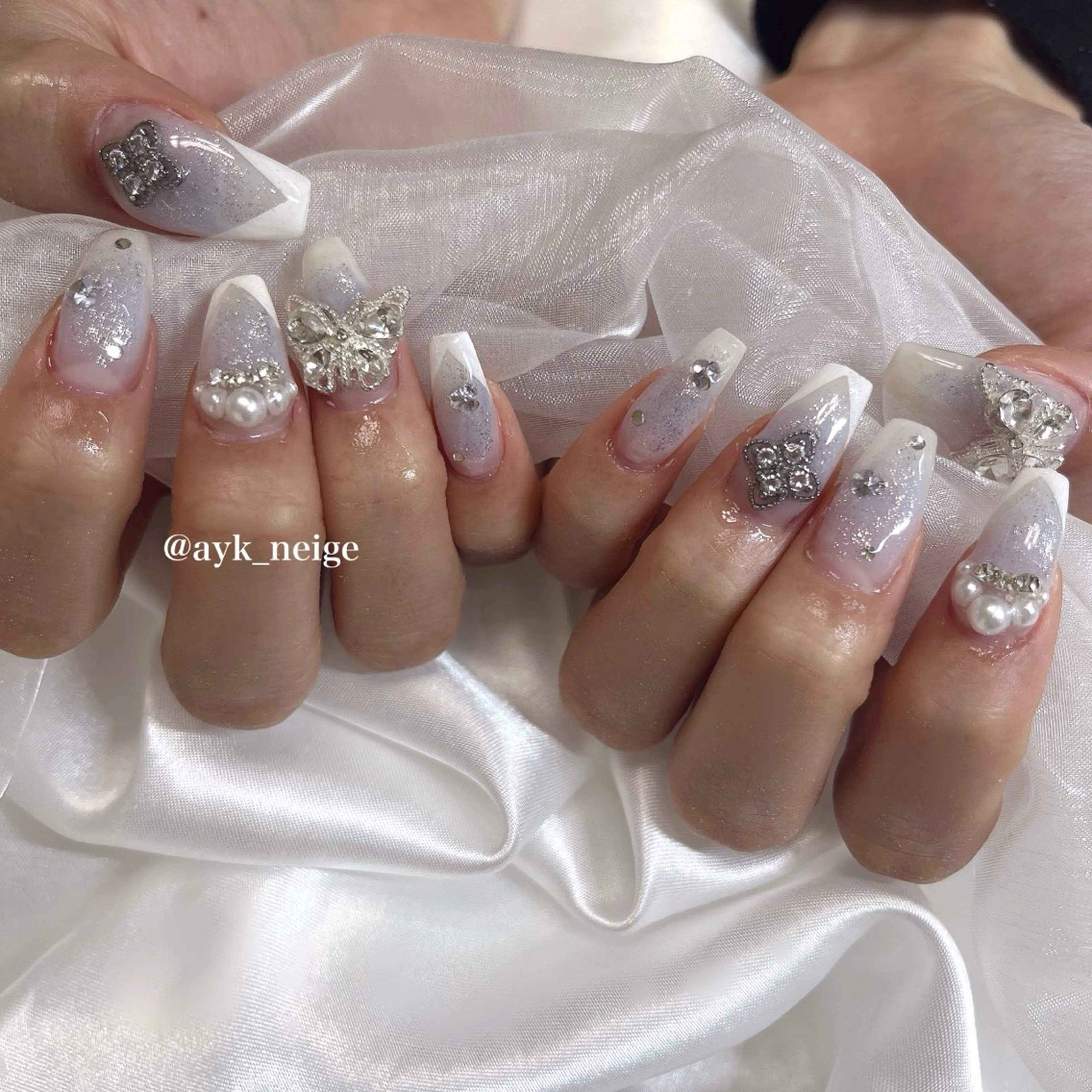 ネイル フットネイル キラキラネイル 韓国ネイル リボン シンプルネイル n'eige nail所属・大谷 綾香のネイルデザイン