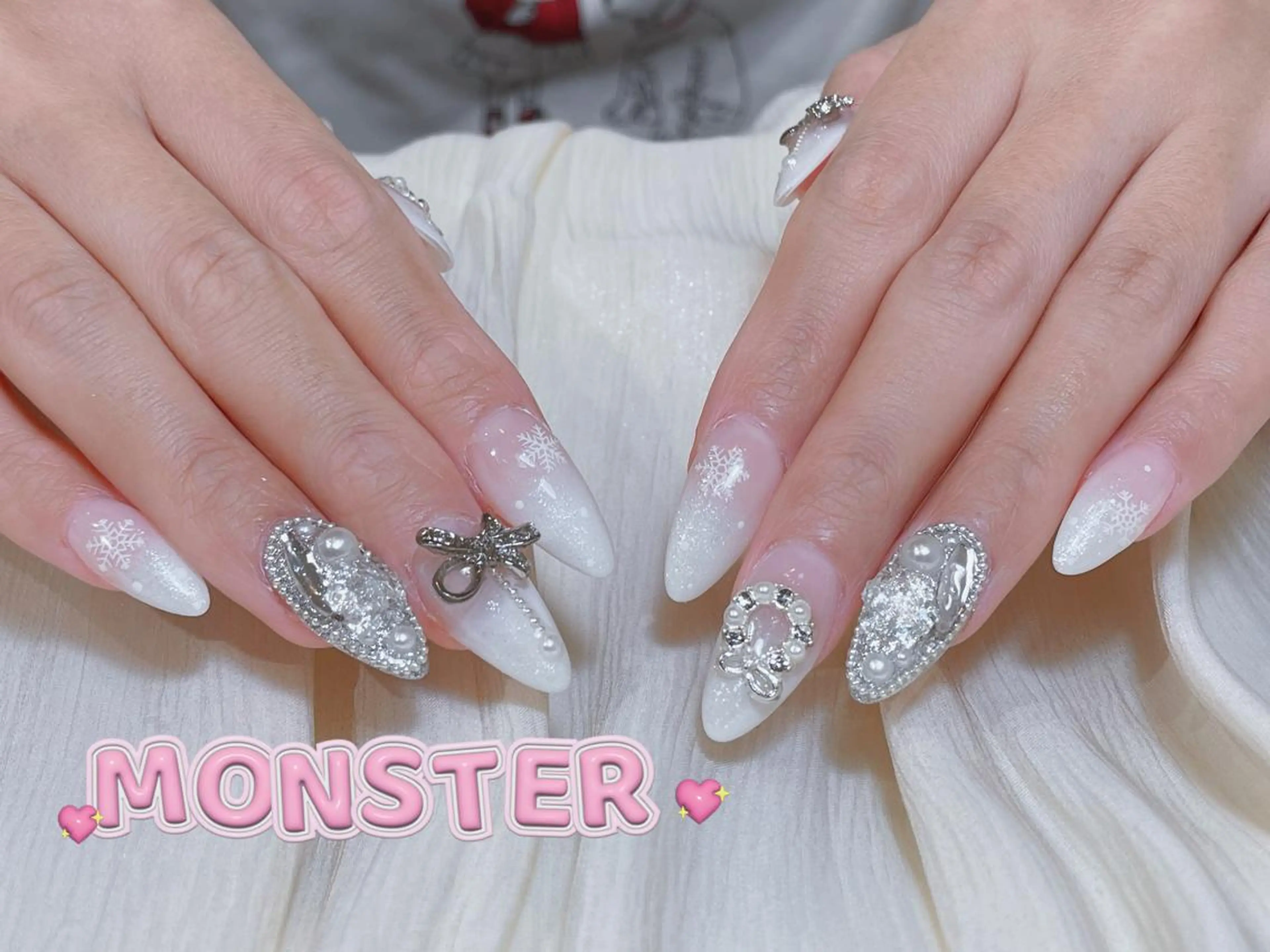 ネイル アートネイル オーロラネイル ガーリー キラキラネイル 韓国ネイル ハンドネイル ハンドケア AYU_ Monster🎀のネイルデザイン