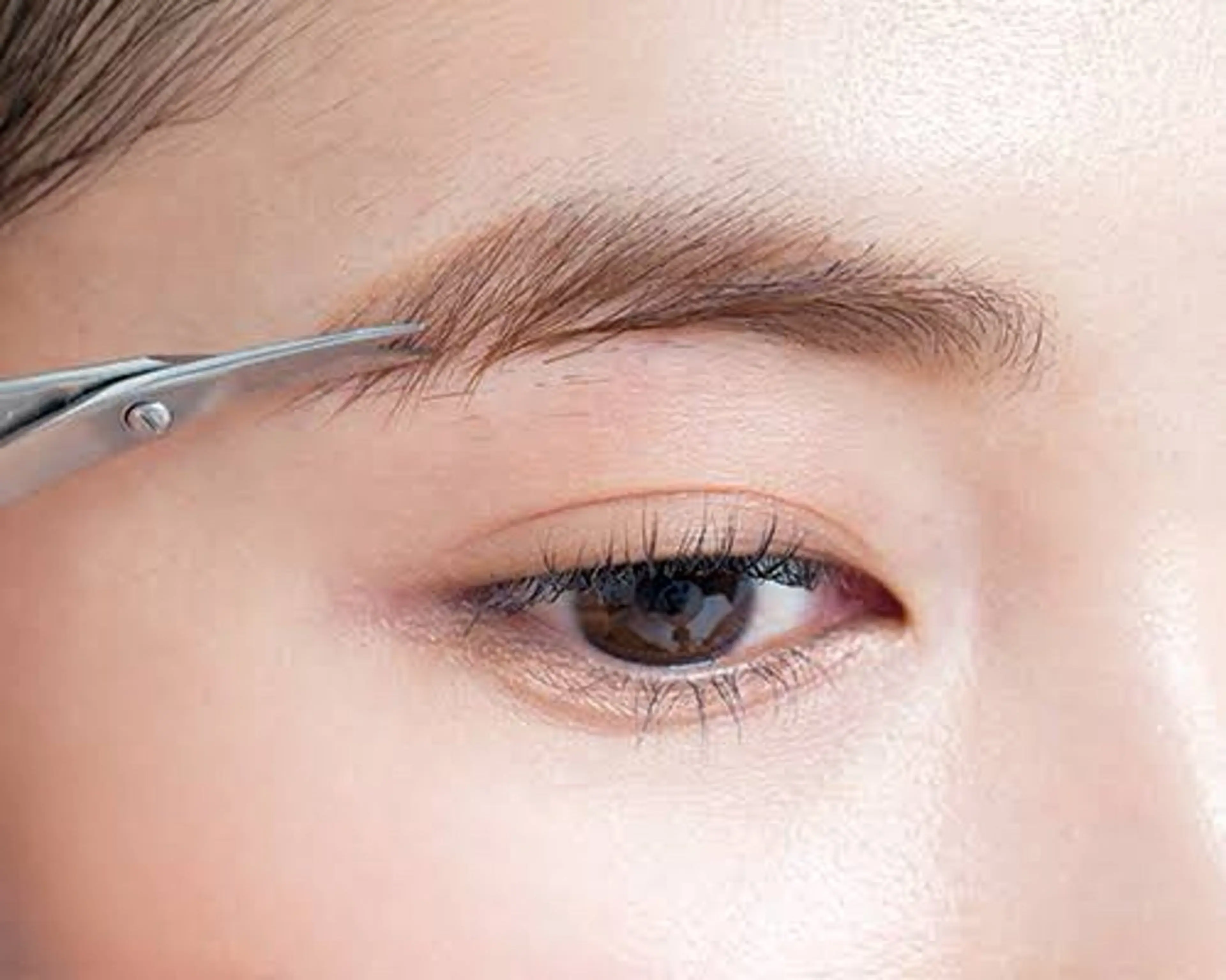 アイブロウ ukaアシスタント 志賀彩子のヘアスタイル