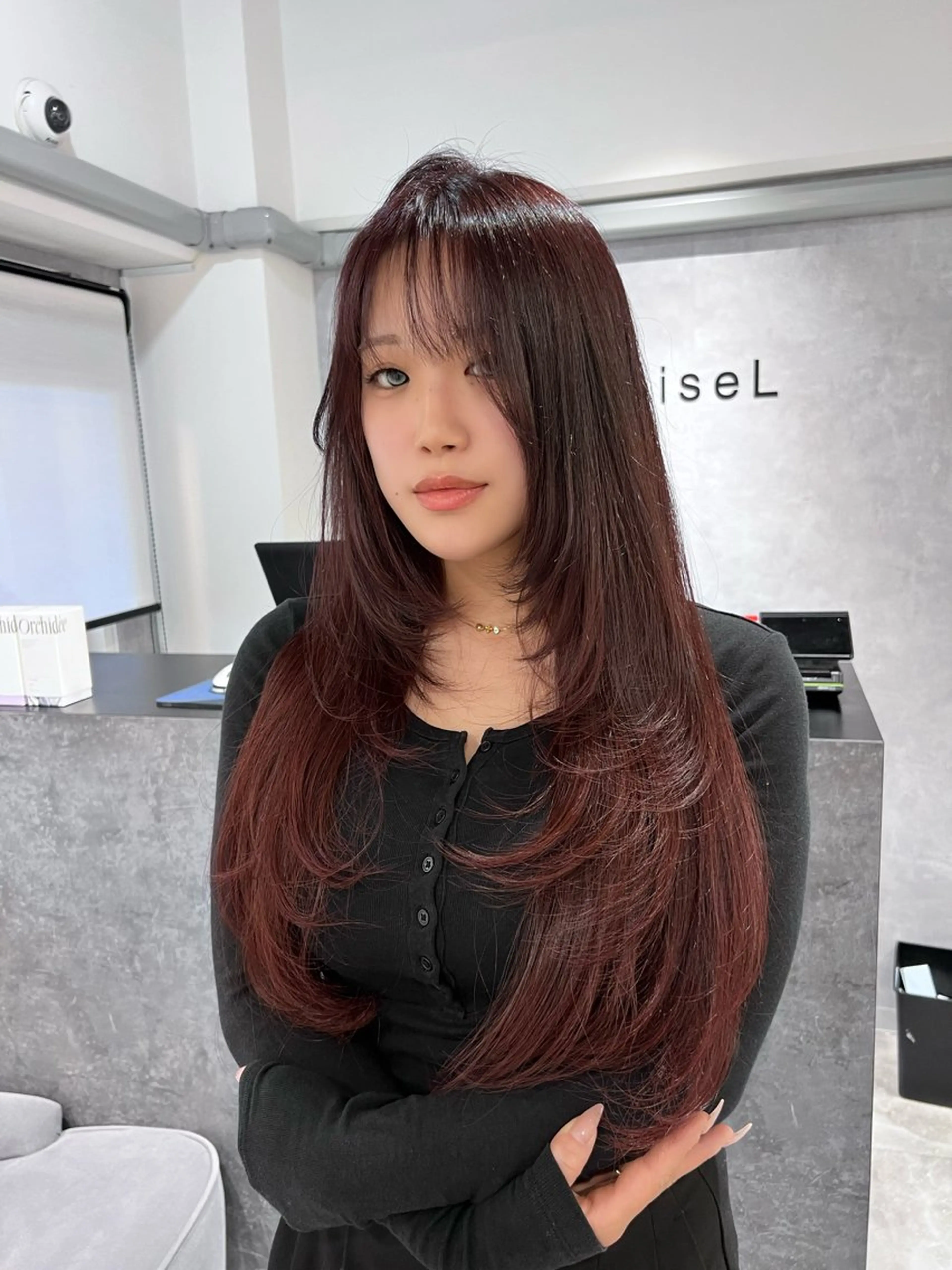 ロング カラー 黒髪 ブリーチ 透明感カラー 顔周りカット レイヤーカット カット ヘアカラー TOMONA👑 GiseL梅田店のヘアスタイル