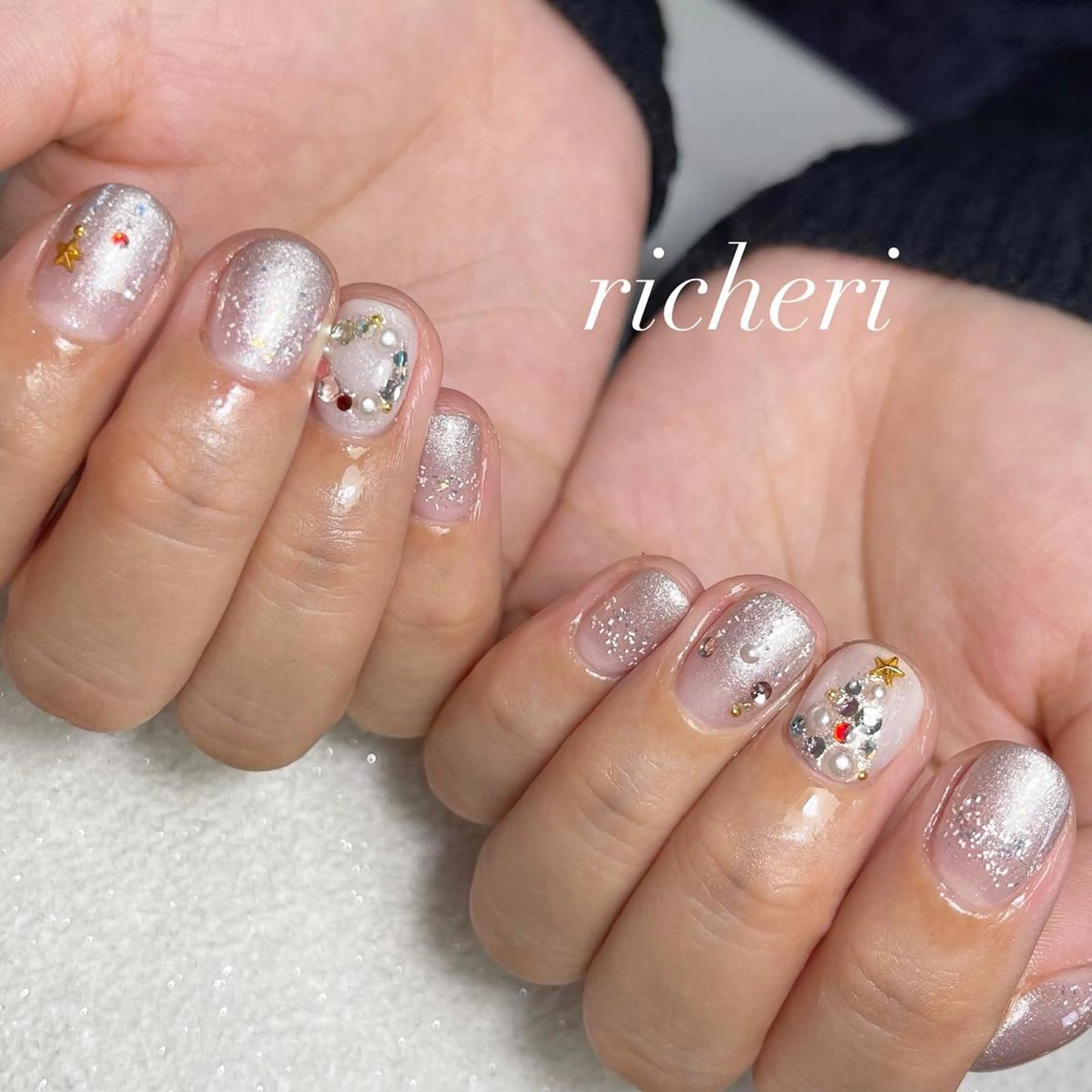 ミディアム ネイル 韓国風ヘア クリスマス アートネイル フレンチネイル ジェルネイル richeri beautyのエステ・リラクイメージ