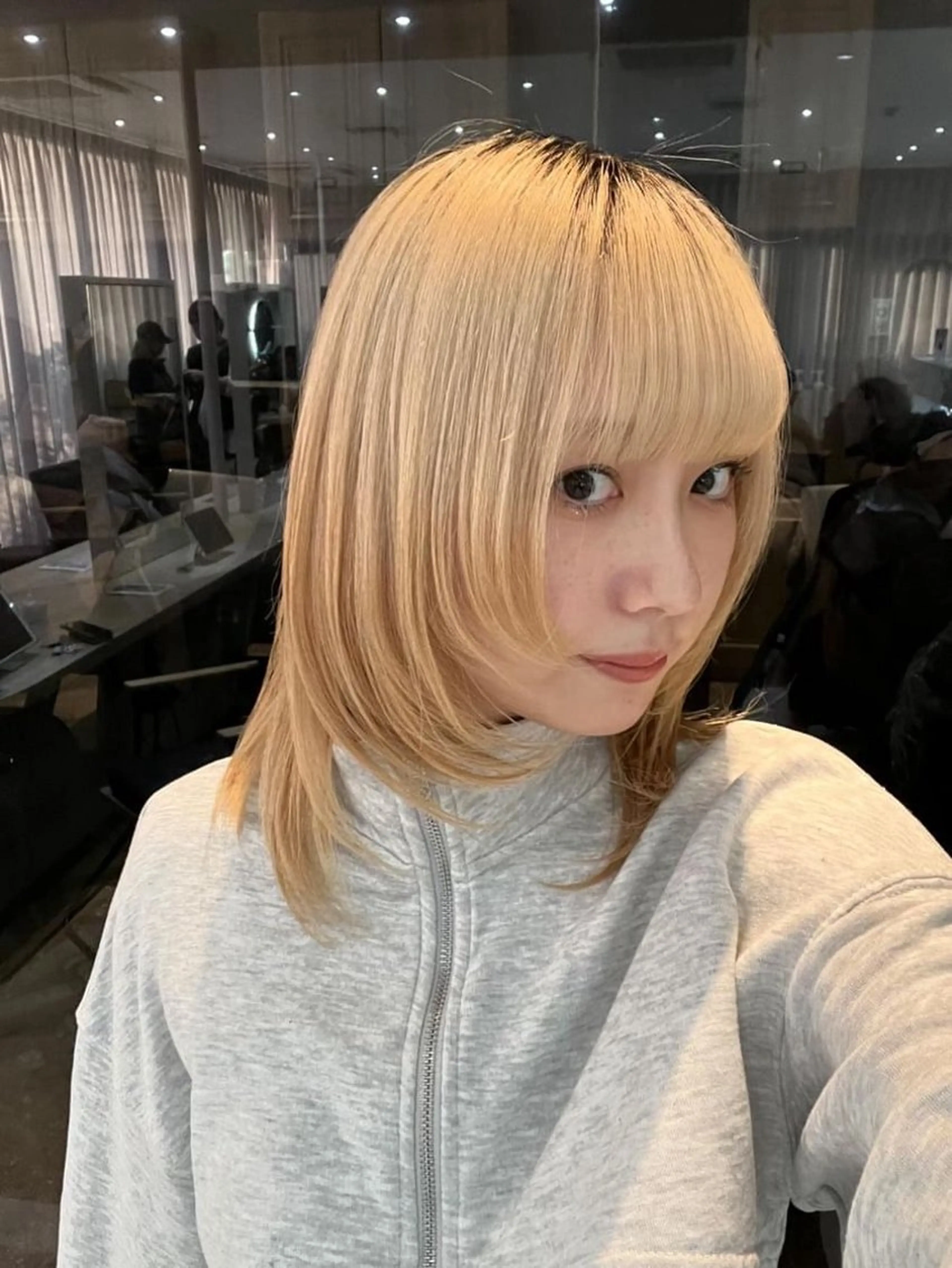 ミディアム ボブレイヤー ミディアムレイヤー アッシュ ボブ くびれヘア ハッシュカット🖤 レイヤー/透けカラーのヘアスタイル