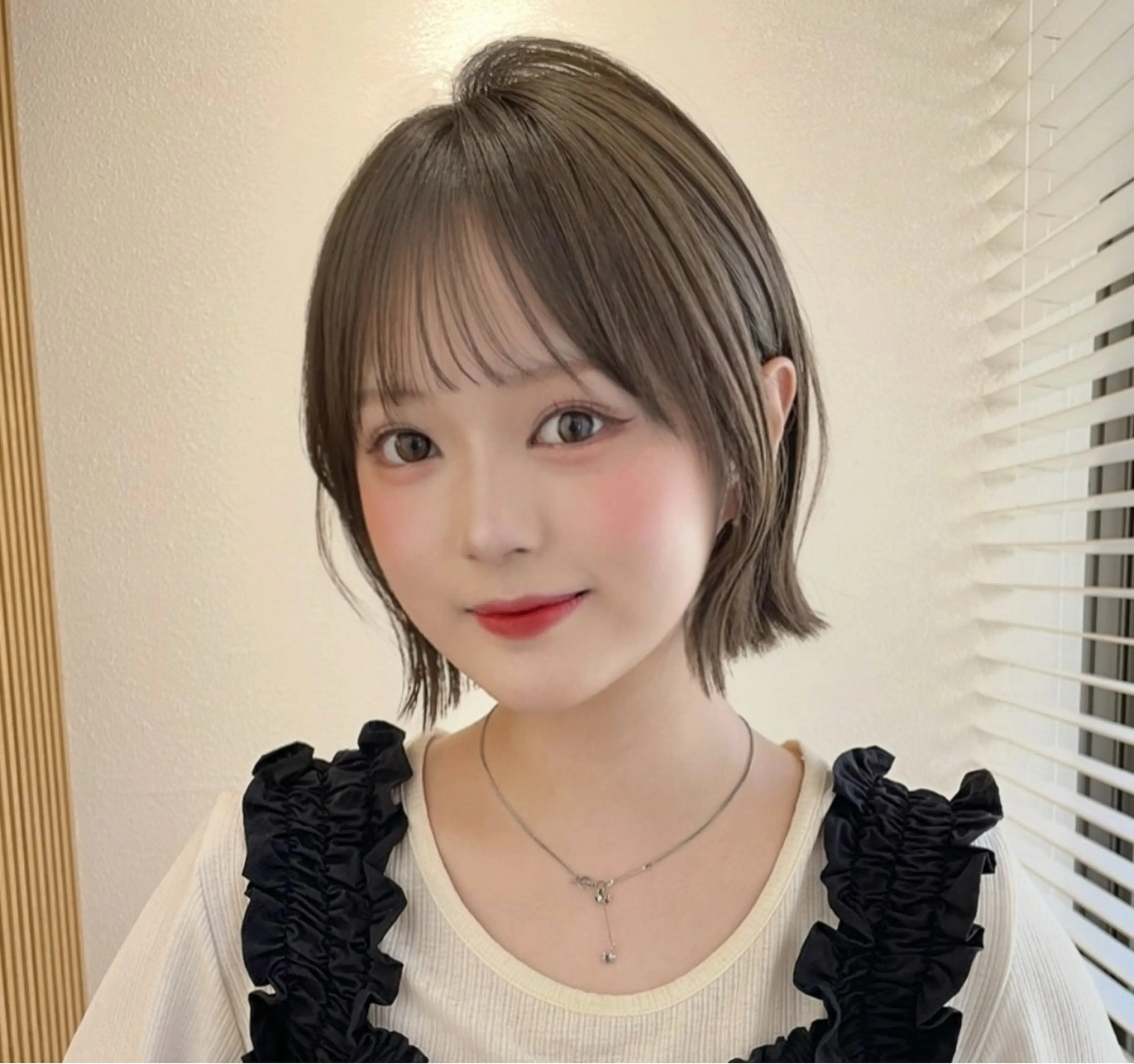 ショート カラー 切りっぱなしボブ ブリーチ ブリーチなしカラー ボブ 顔周りカット カット ヘアカラー ボブ/縮毛矯正/美髪 髪質改善/大和田拓夢のヘアスタイル