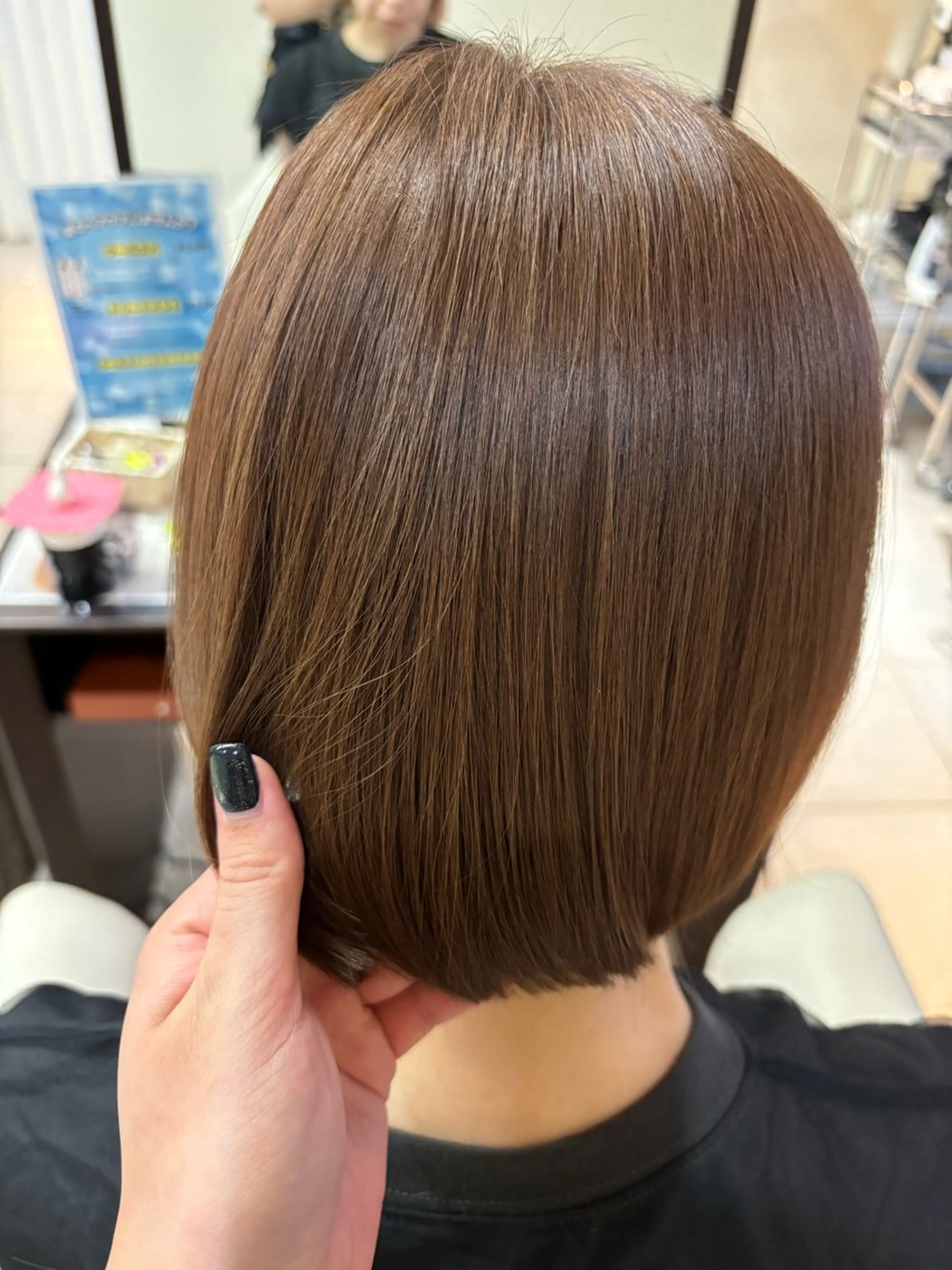 ショート カラー 伊藤 杏奈のヘアスタイル