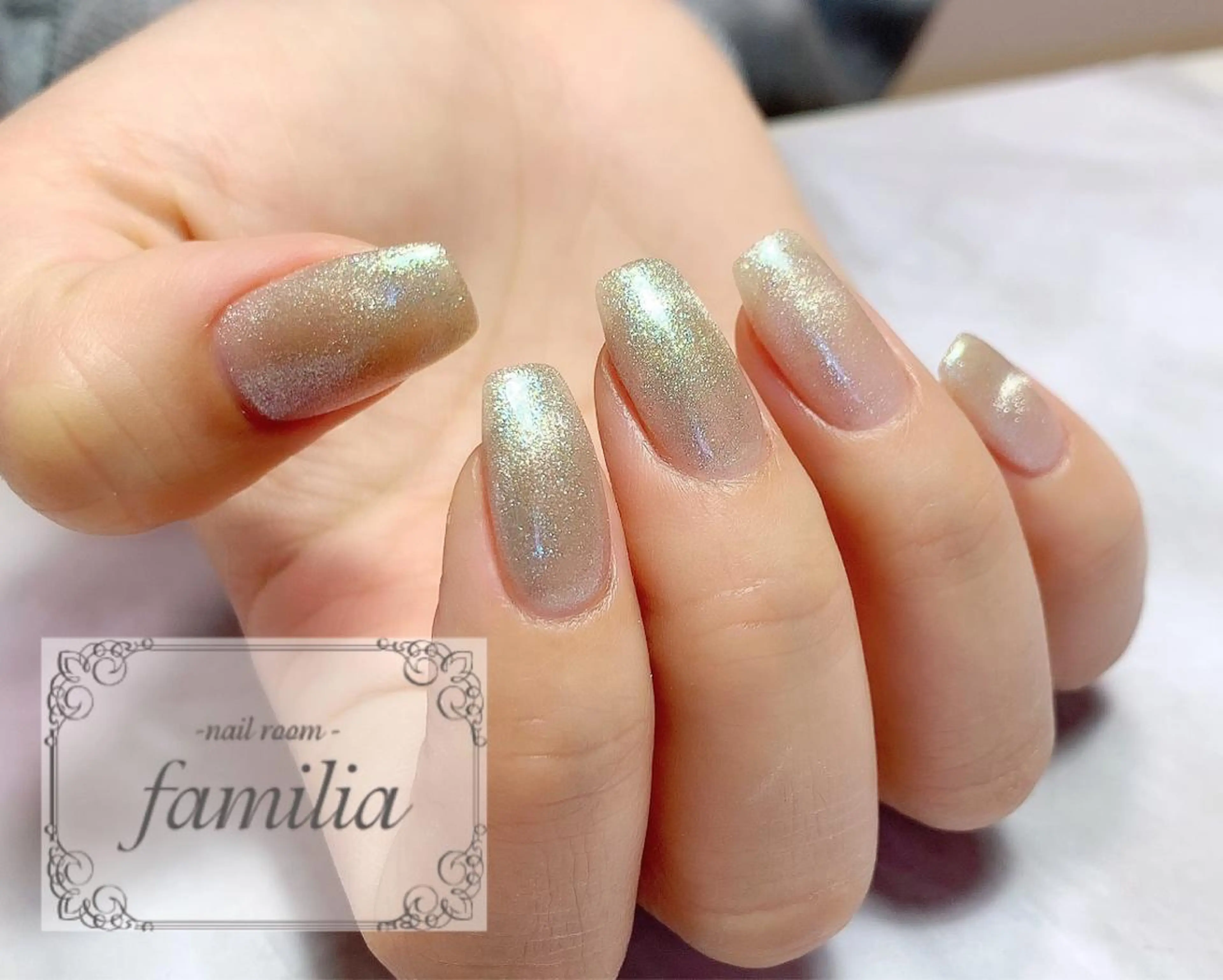 ネイル ホワイト ハンドネイル -nailroom- familiaのネイルデザイン