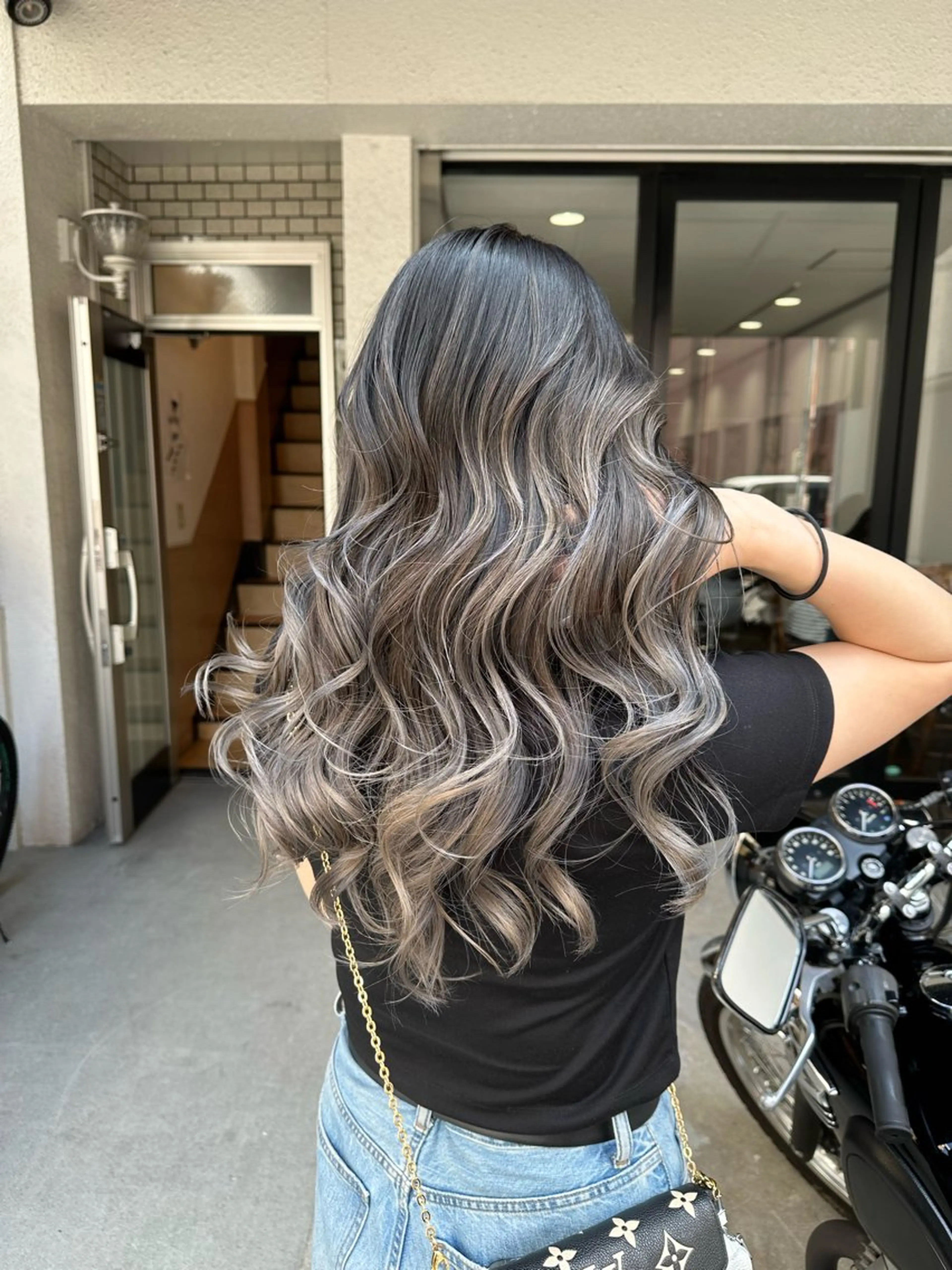 ロング レイヤーカット カット ヘアカラー トリートメント _White広島所属・バレイヤージュ 隅中秀弥のヘアスタイル