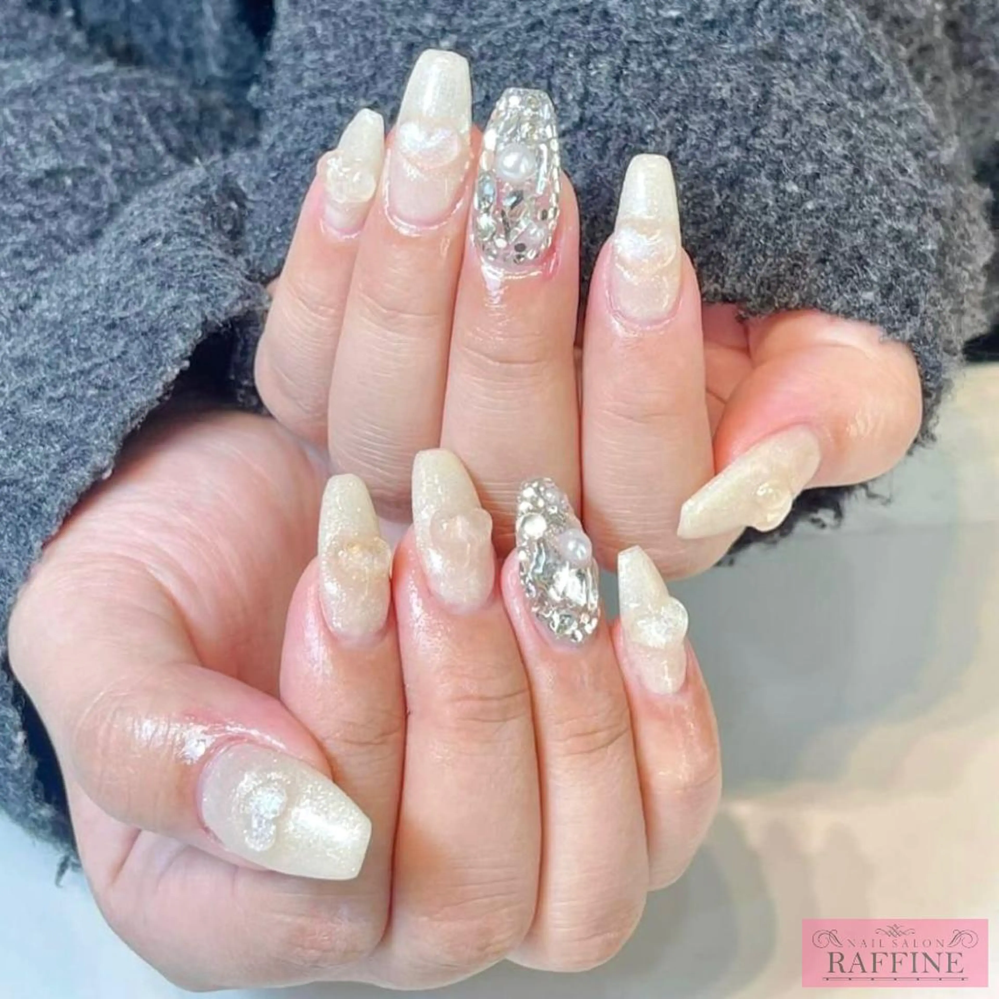 ネイル RAFFINE 月🦋🩵のネイルデザイン