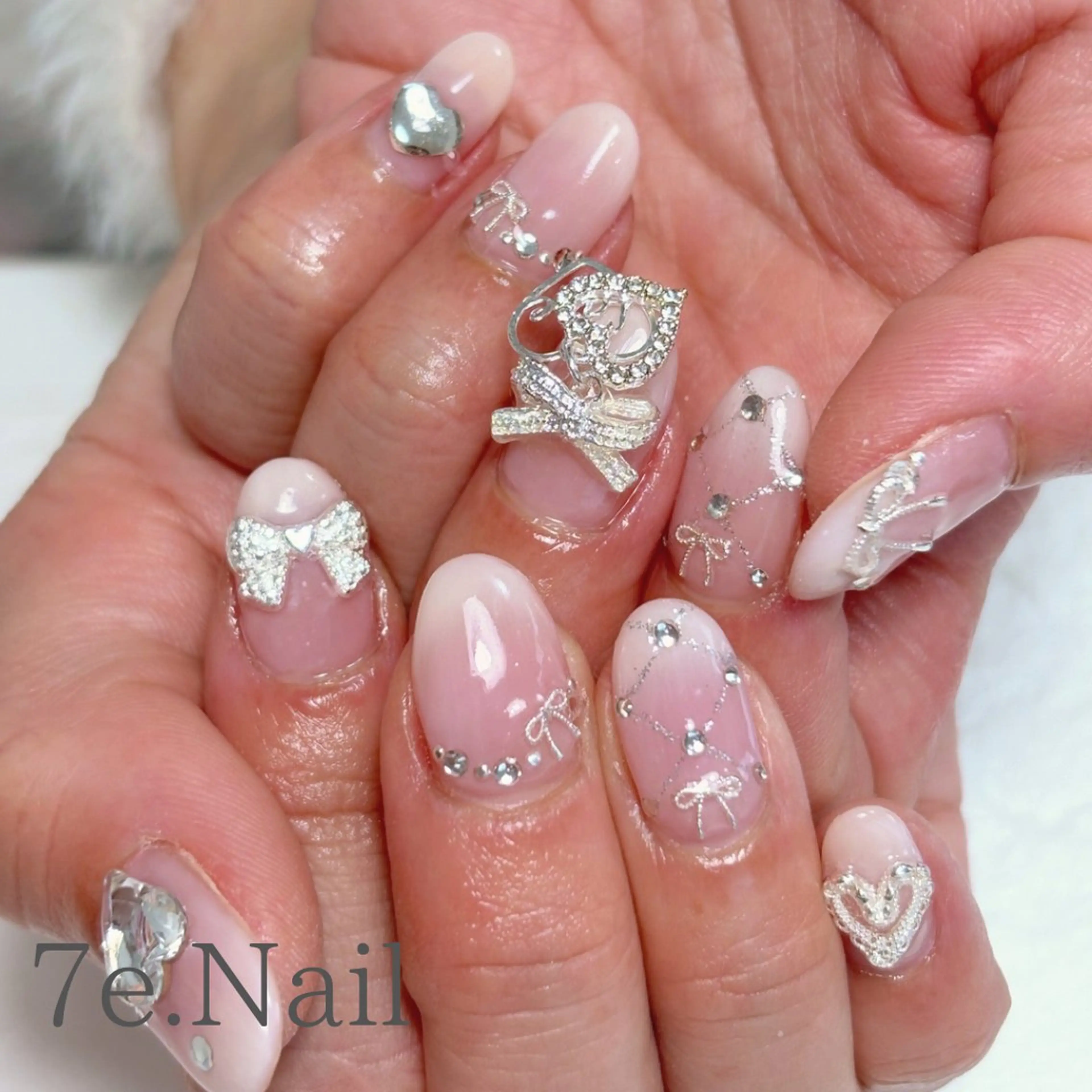 ネイル 7e. Nailのネイルデザイン