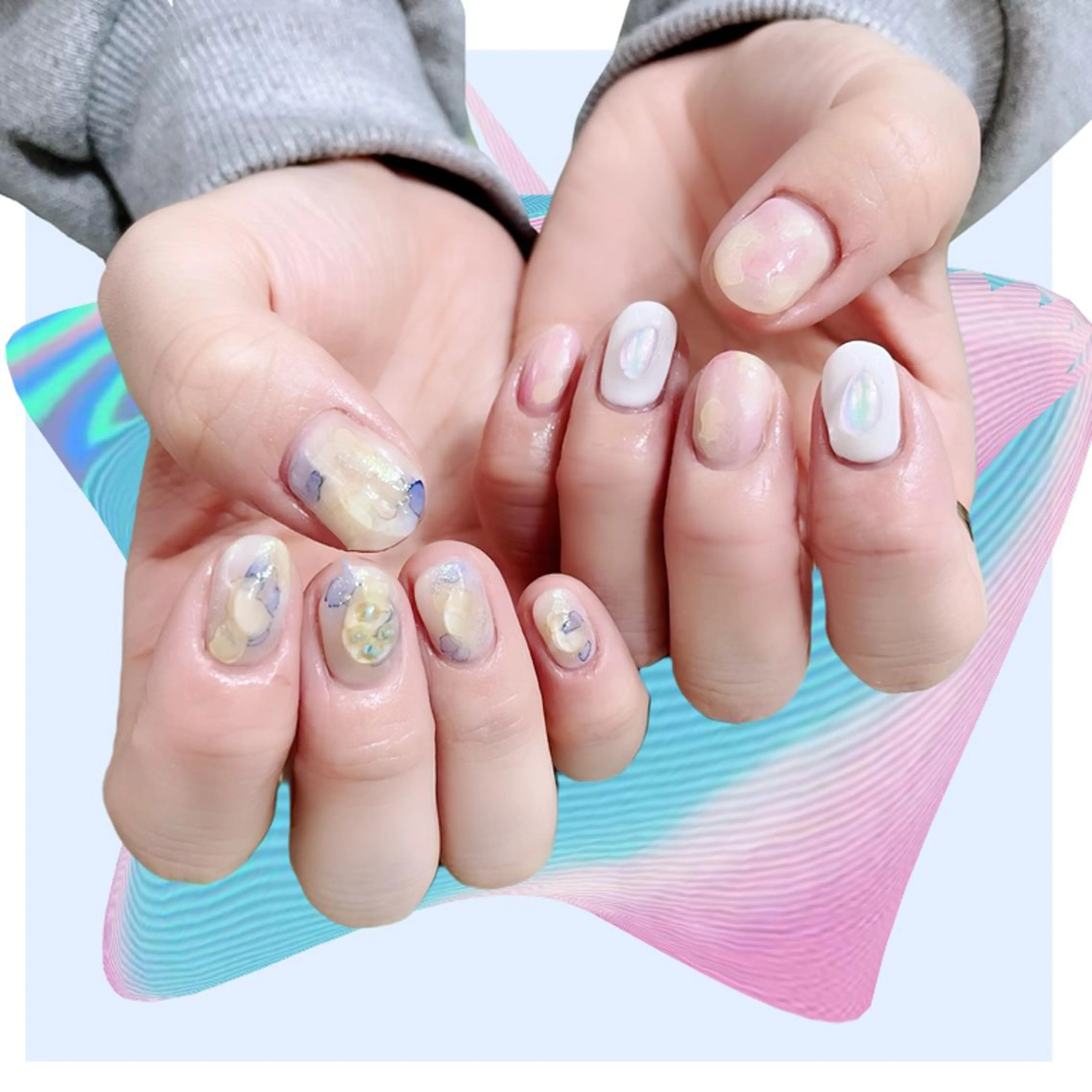 ネイル オーロラネイル 氷ネイル・うるうるネイル 韓国ネイル マグネットネイル ミラーネイル ハンドネイル VOLLMOND nailのネイルデザイン