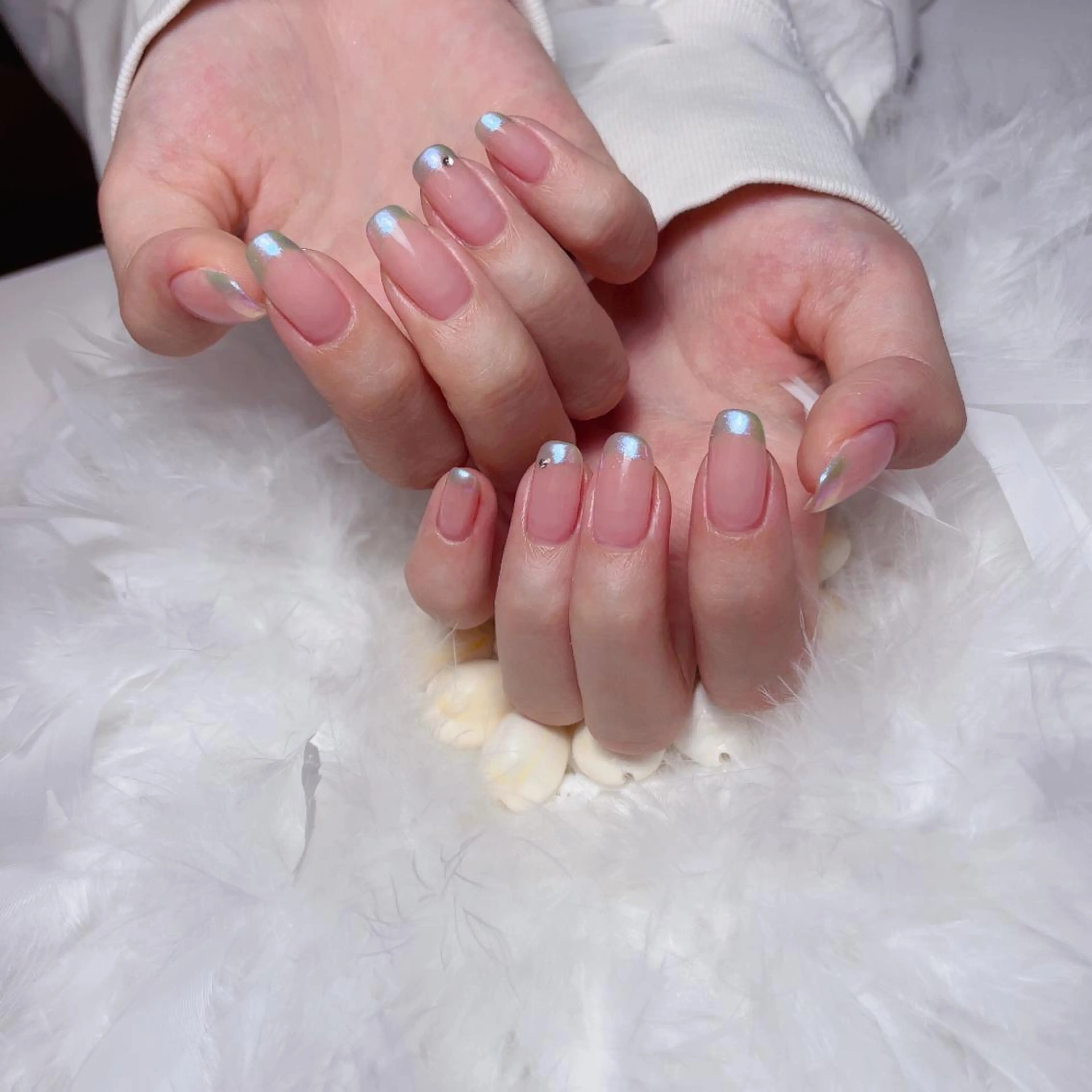 ネイル オーロラネイル フレンチネイル 南野 由希のネイルデザイン